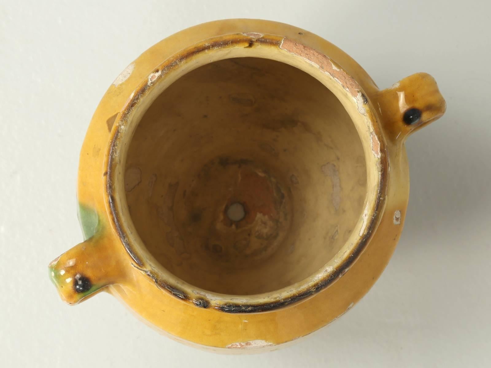 Antique French Confit Pot in a the Classic the Classic Mustard Color In Good Condition In Chicago, IL