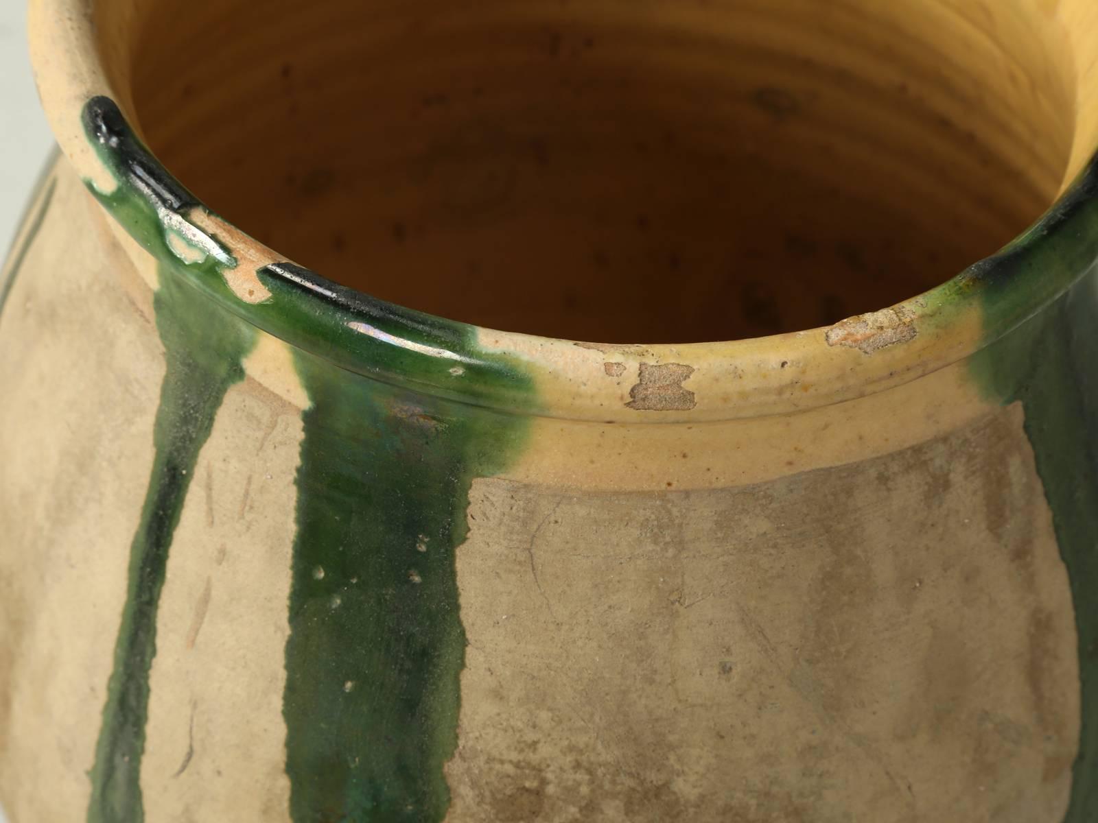 Cuit Antique French Confit Pot or Vase with a Beautiful Green and Mustard Glaze (Vase à confit français avec une belle glaçure verte et moutarde) en vente
