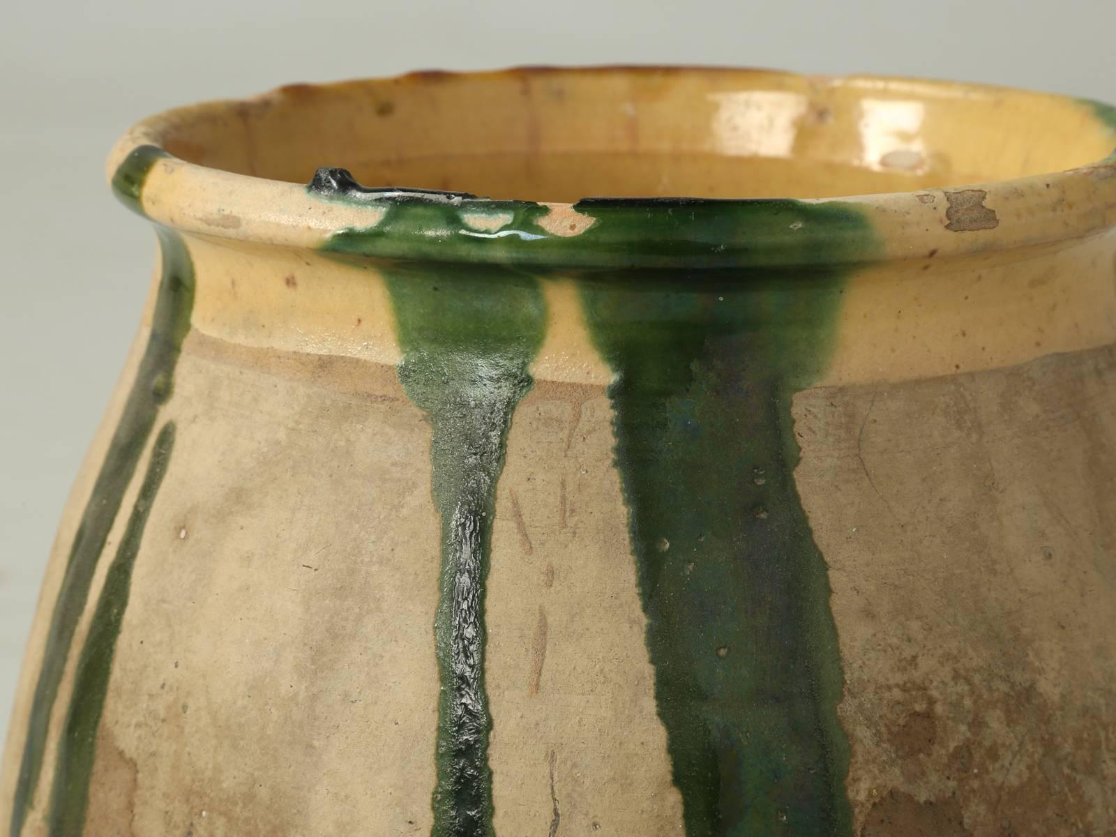 Antique French Confit Pot or Vase with a Beautiful Green and Mustard Glaze (Vase à confit français avec une belle glaçure verte et moutarde) Bon état - En vente à Chicago, IL