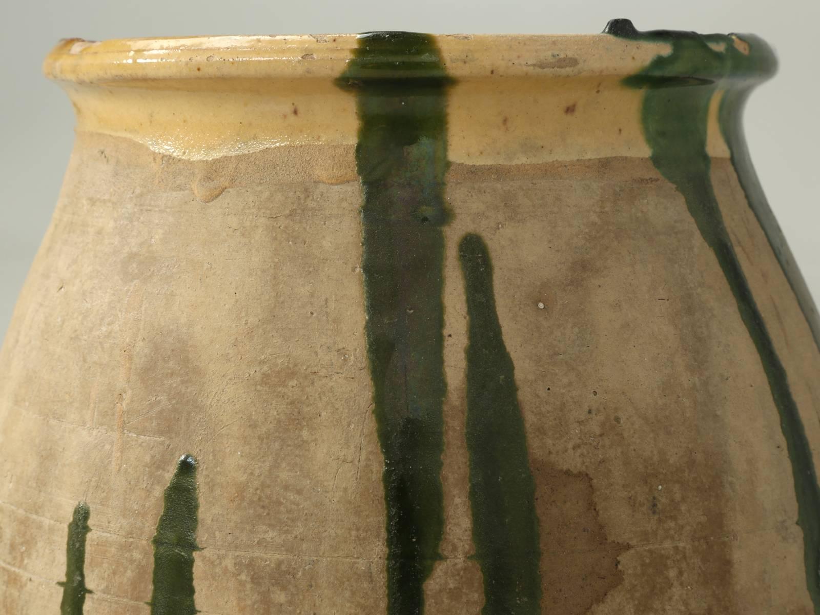 Début du 20ème siècle Antique French Confit Pot or Vase with a Beautiful Green and Mustard Glaze (Vase à confit français avec une belle glaçure verte et moutarde) en vente