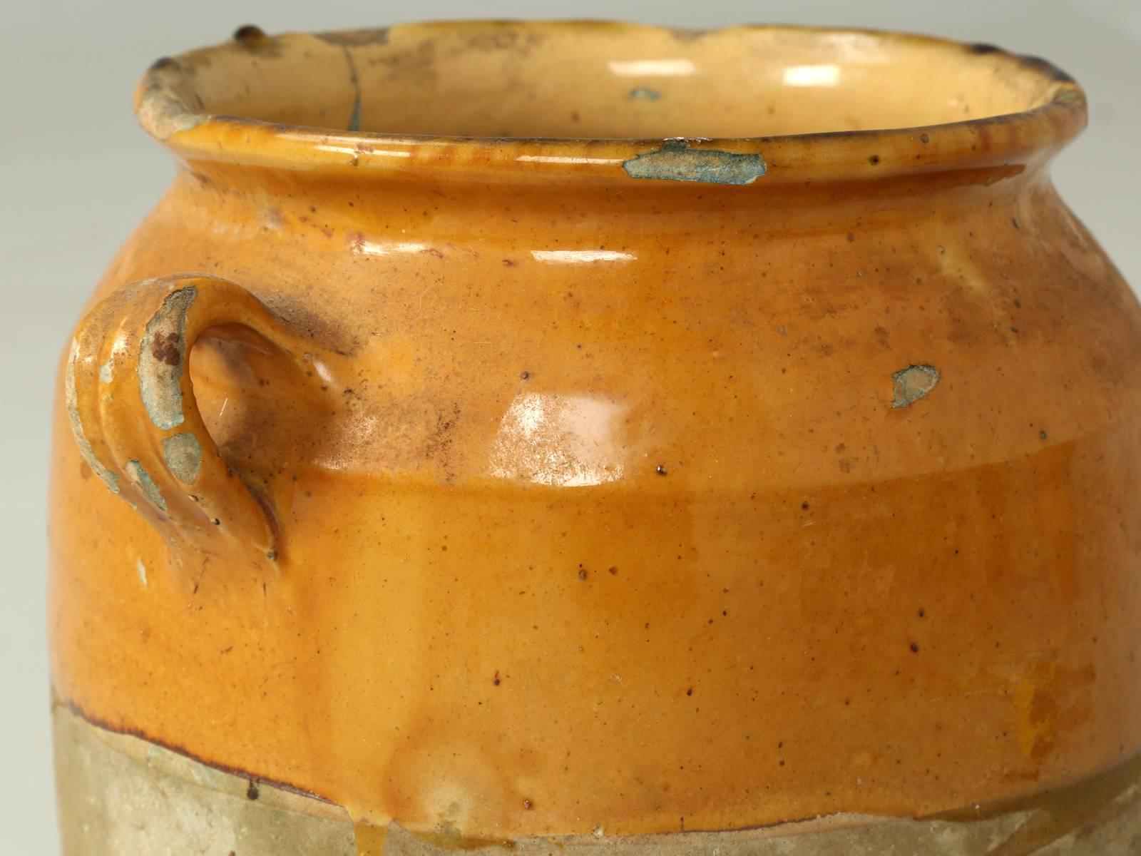 Antigua Olla de Confitería Country French en su Esmalte Mostaza Clásico Sin Reparación Previa en Bueno estado para la venta en Chicago, IL