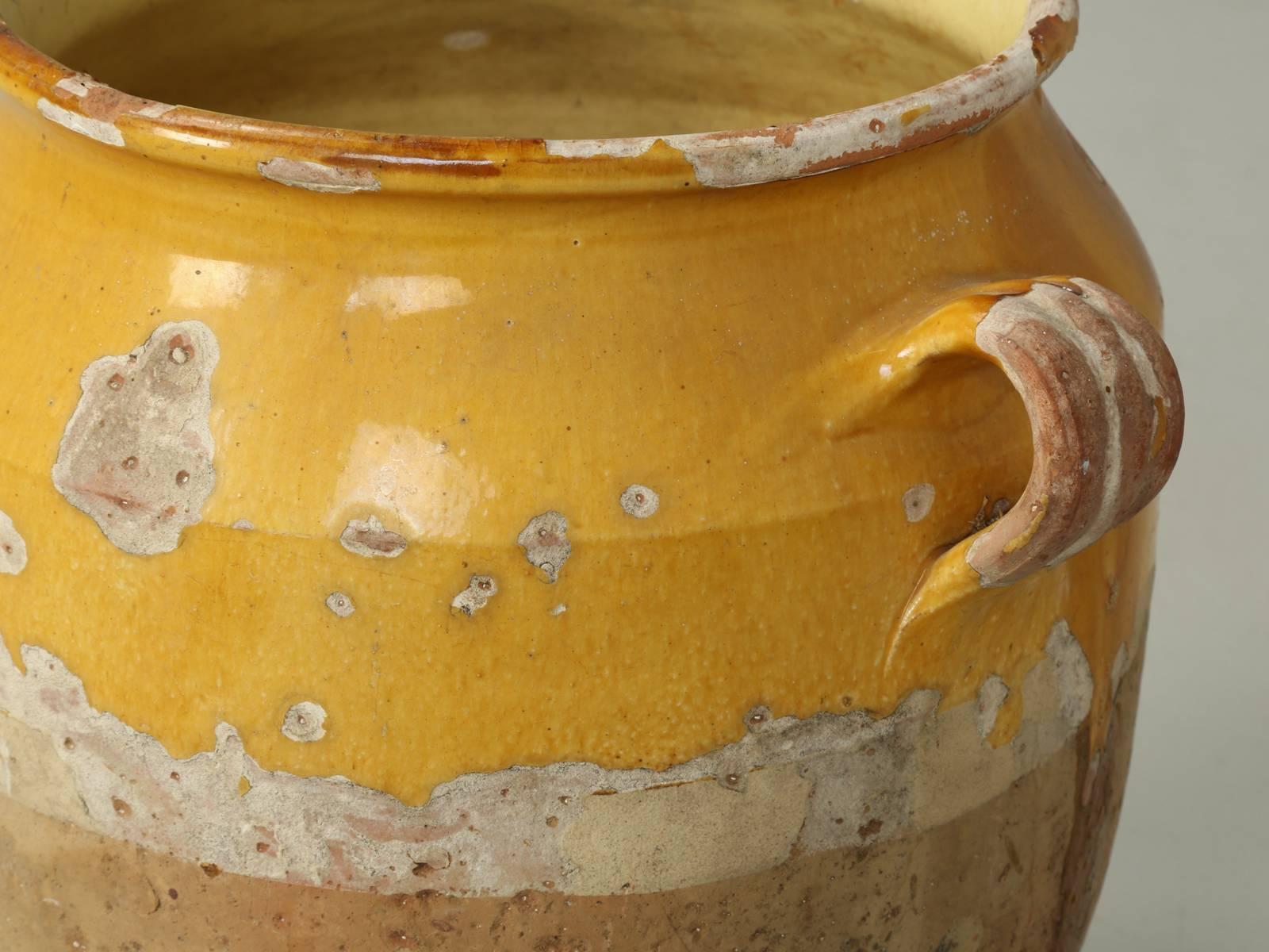 Cuit Antique French Confit Pot from Provence in their Typical Mustard Glaze (Pot de confit français ancien de Provence avec glaçure à la moutarde) en vente