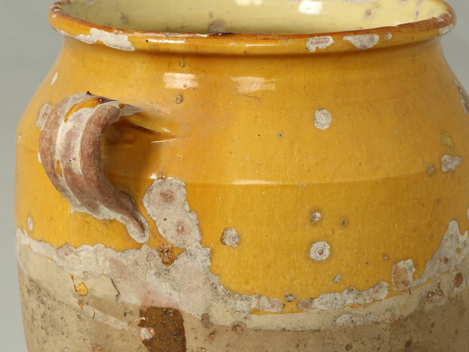 Antique French Confit Pot from Provence in their Typical Mustard Glaze (Pot de confit français ancien de Provence avec glaçure à la moutarde) Bon état - En vente à Chicago, IL
