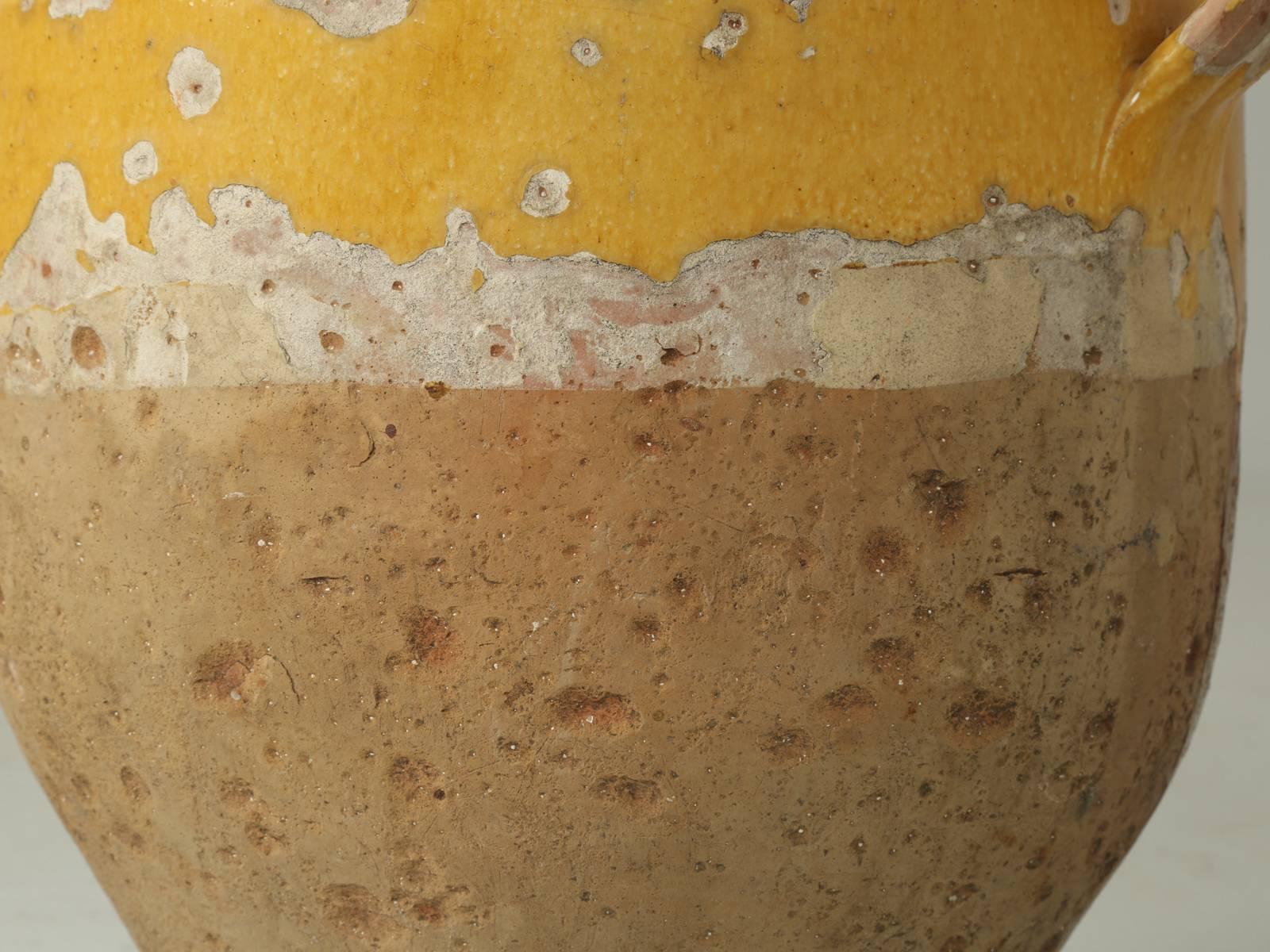 Poterie Antique French Confit Pot from Provence in their Typical Mustard Glaze (Pot de confit français ancien de Provence avec glaçure à la moutarde) en vente
