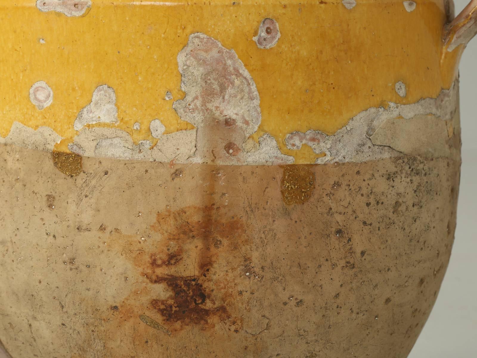 Début du 20ème siècle Antique French Confit Pot from Provence in their Typical Mustard Glaze (Pot de confit français ancien de Provence avec glaçure à la moutarde) en vente