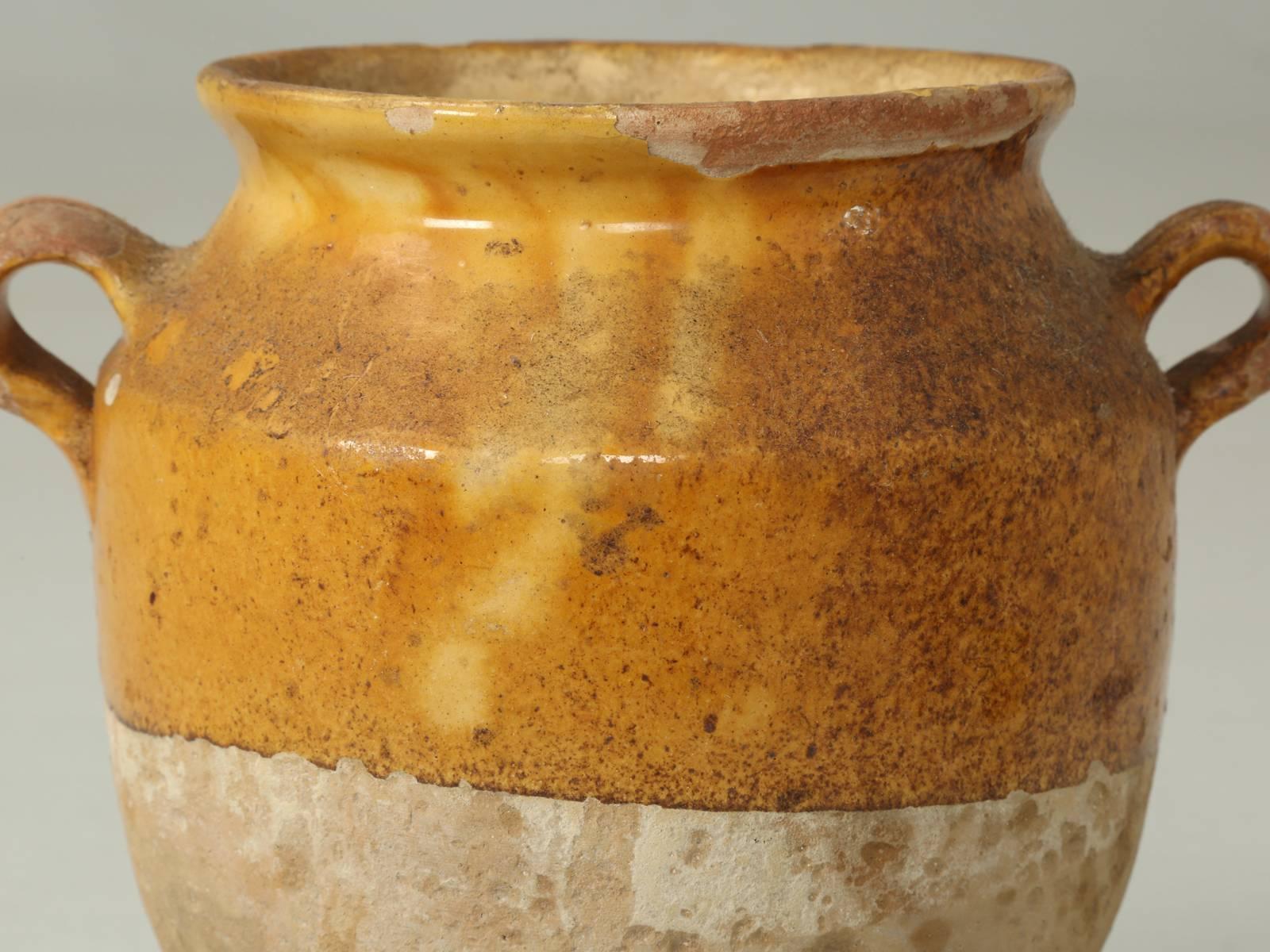 Antique French Confit Topf in typischer Provence mit senfgelber Glasur im Zustand „Gut“ im Angebot in Chicago, IL