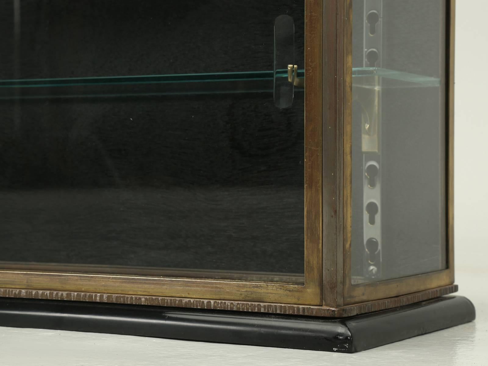 French Display Case or Curio Cabinet from the Art Deco Period 4