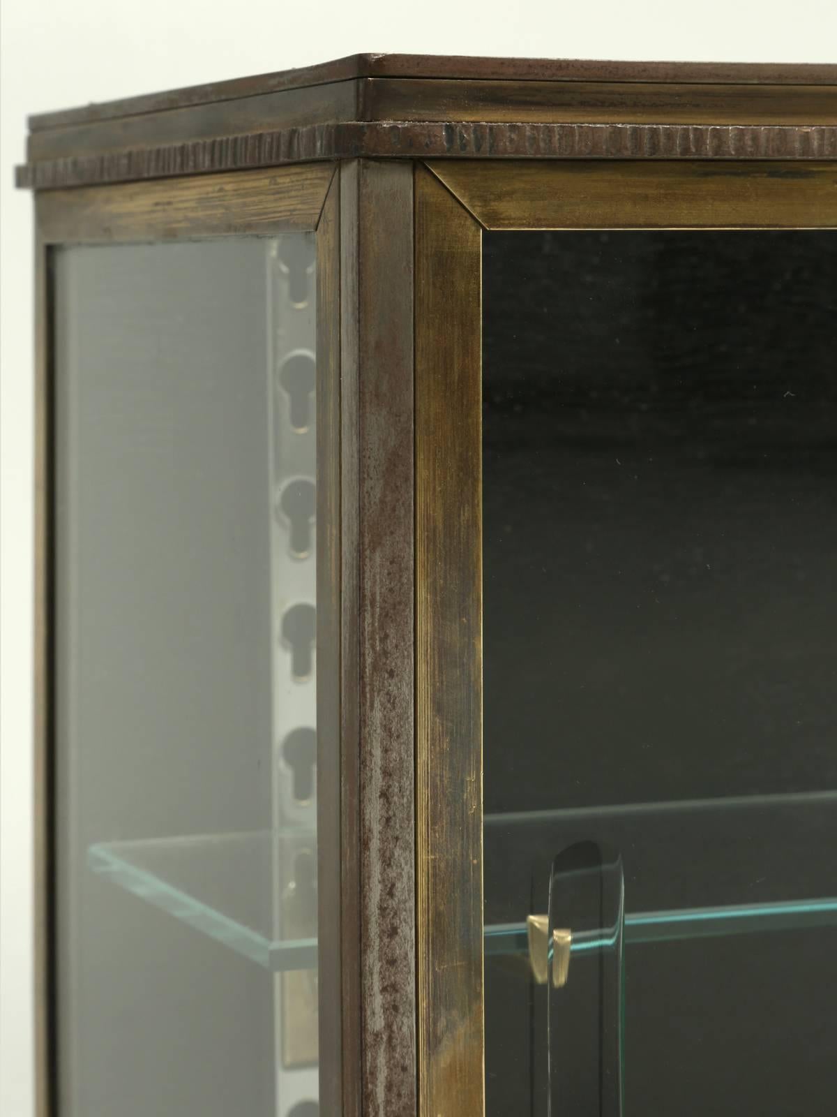 French Display Case or Curio Cabinet from the Art Deco Period 1