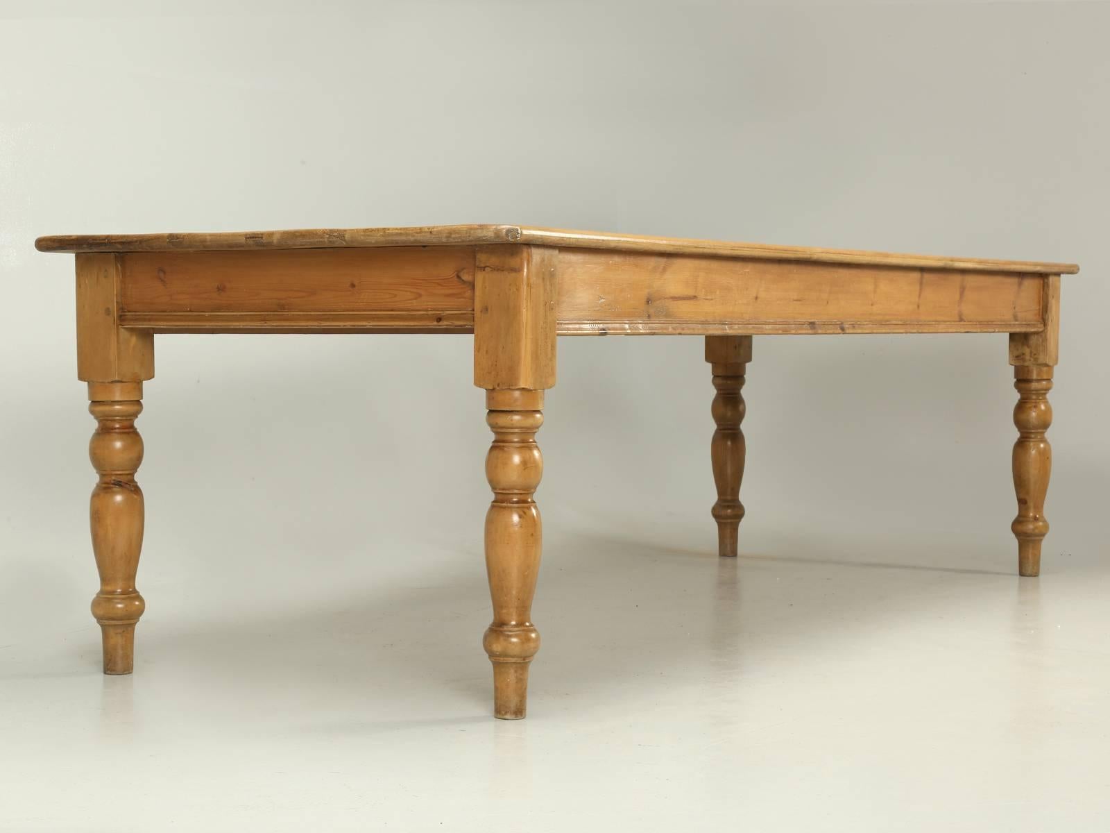 Vintage English pine farm table. Not that long ago, it was easy to pick up as many antique English pine farm tables, as you had money for, but after decades of American antique dealers scouring the British countryside, it appears that we have