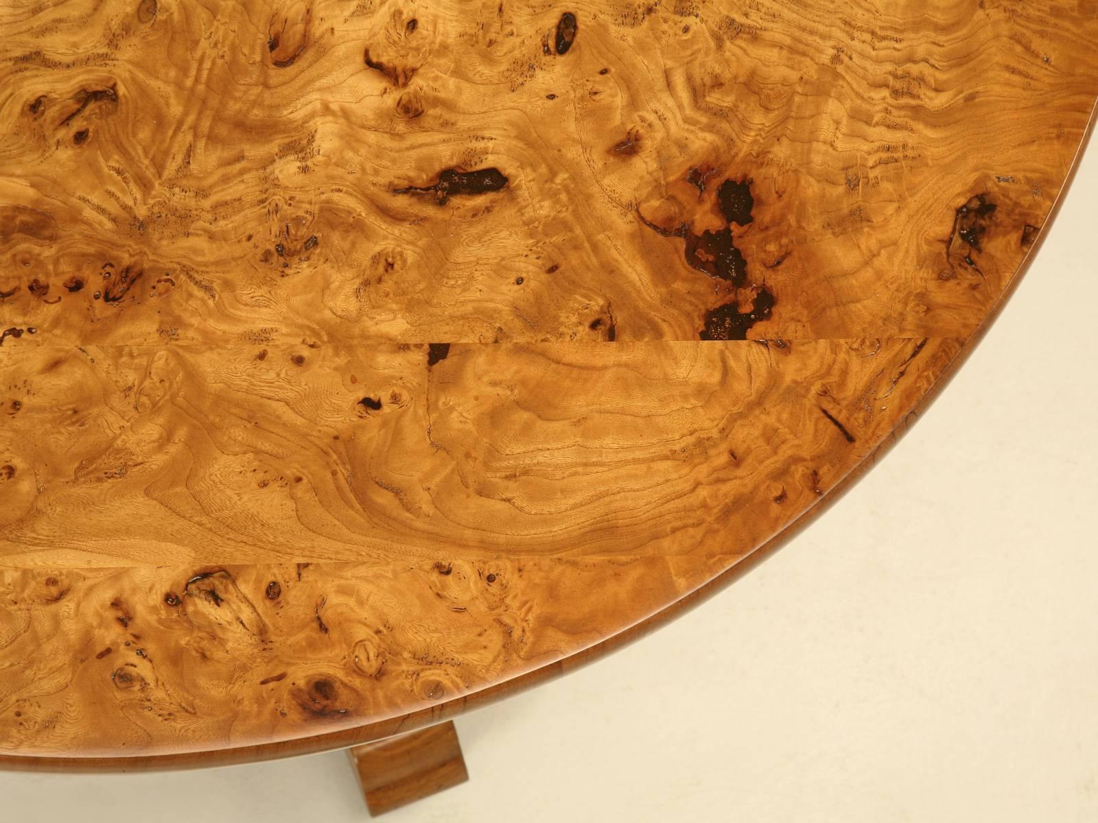 French Center Hall or End Table in Burl Elm In Excellent Condition In Chicago, IL