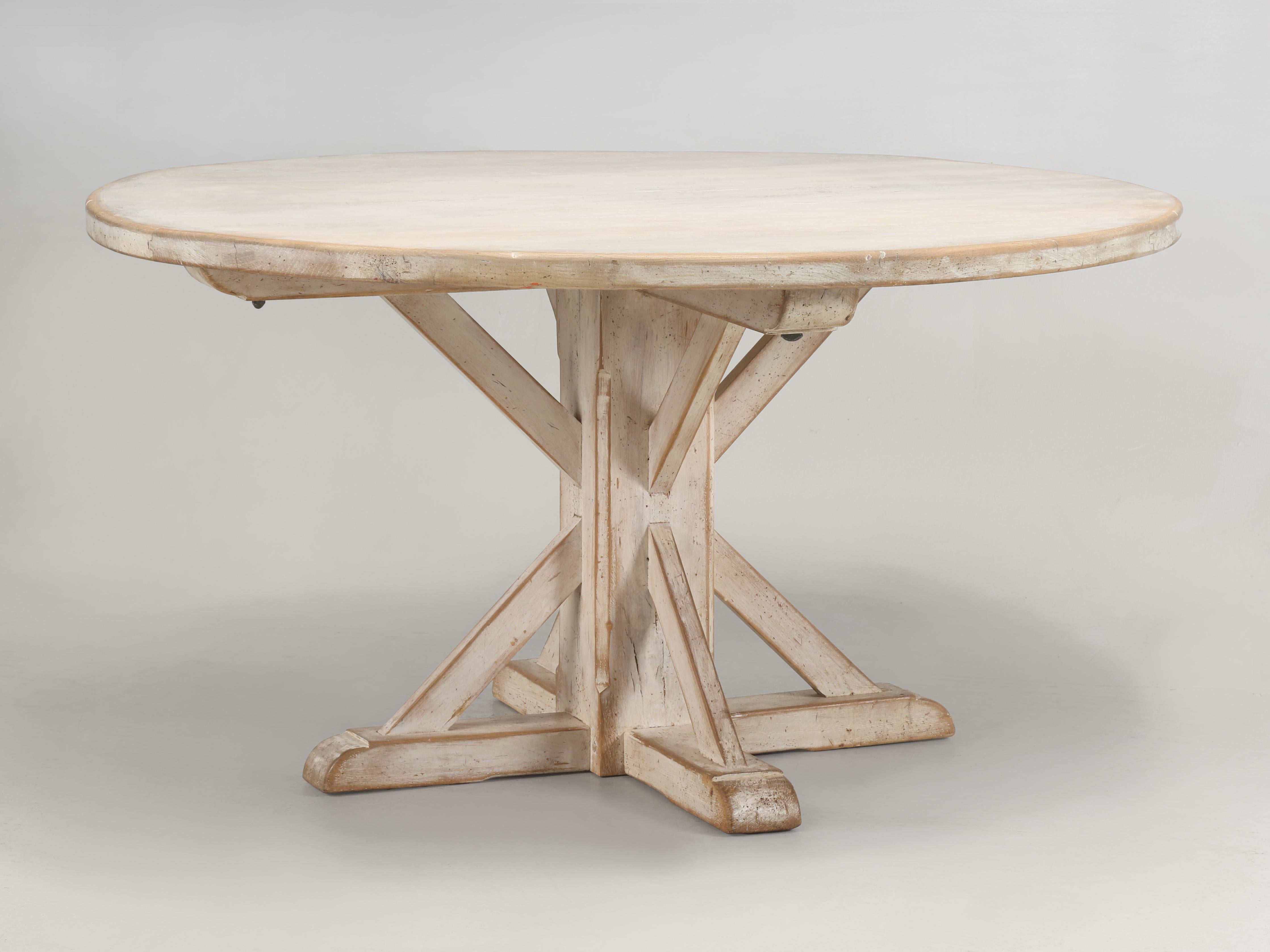 Table ronde de cuisine, salle à manger et 6 chaises assorties, de style campagnard et blanc lavé en vente 1
