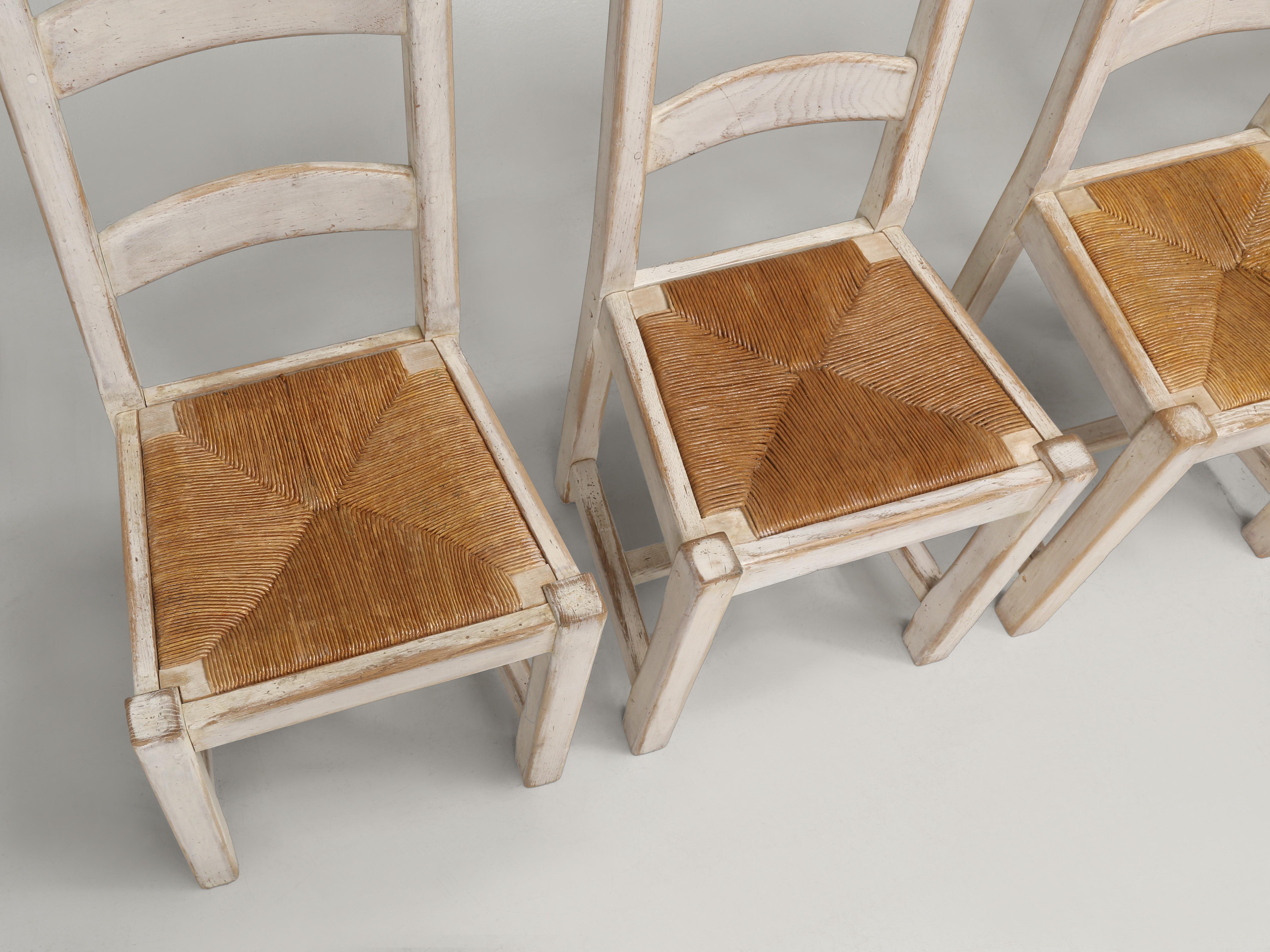 Table ronde de cuisine, salle à manger et 6 chaises assorties, de style campagnard et blanc lavé en vente 8