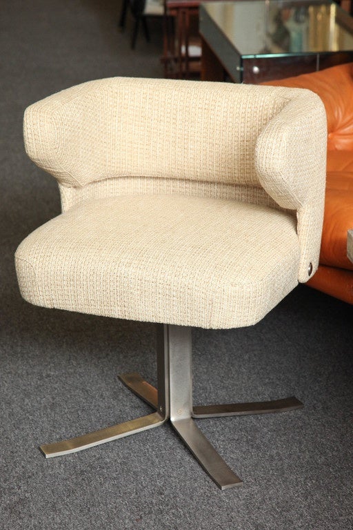Stylish Pr of swivel arm chairs designed by Gianni Moscatelli made in Milan, 1970 by Formanova. Base in steel newly upholstered, great quality, signed on base.