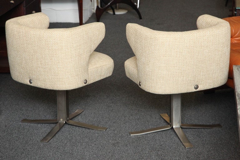 Pr of Swivel Chairs Designed by Gianni Moscatelli In Excellent Condition In New York, NY