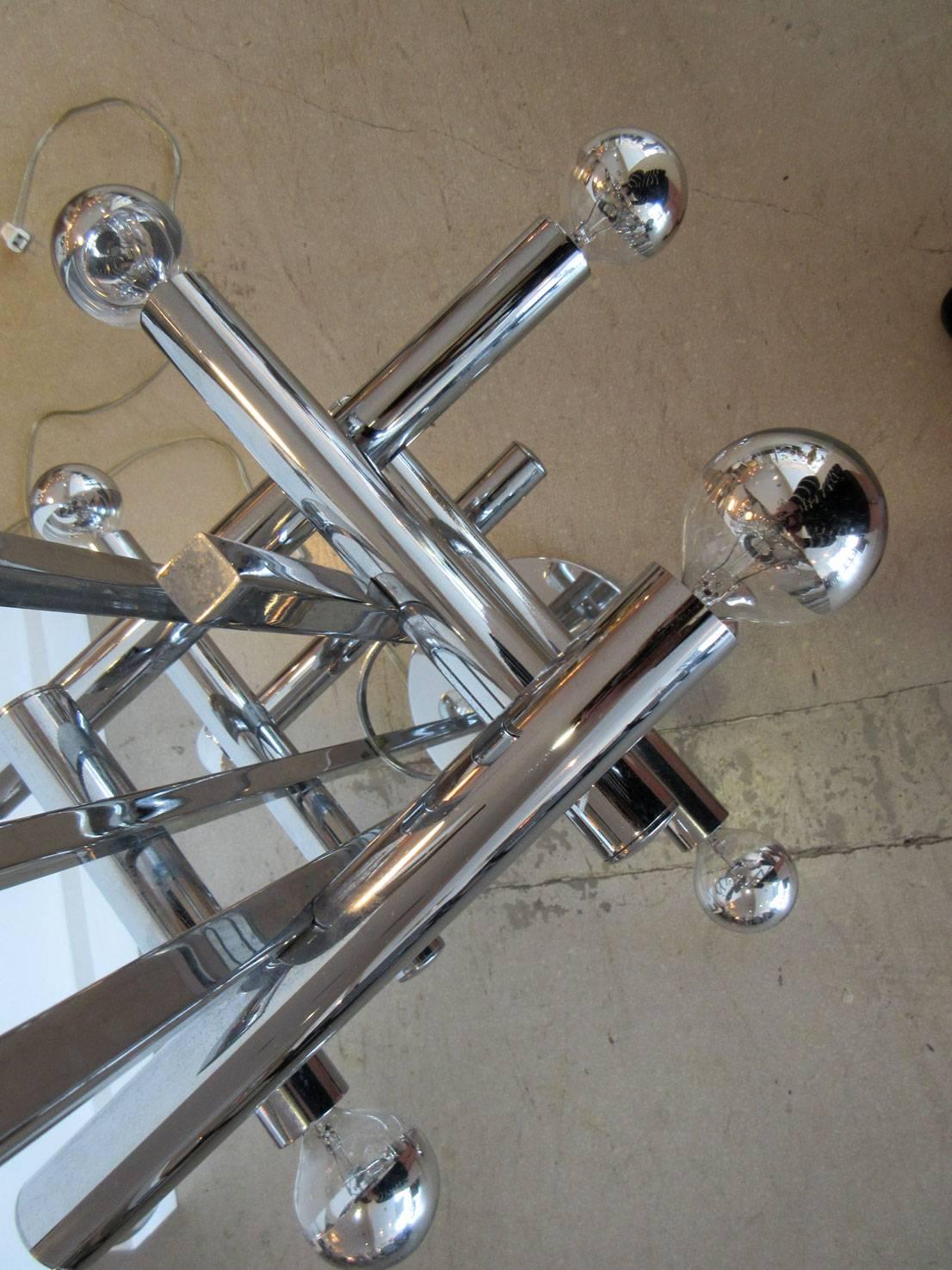 Vintage Italian Geometric Chrome Floor or Table Lamp In Good Condition For Sale In West Palm Beach, FL