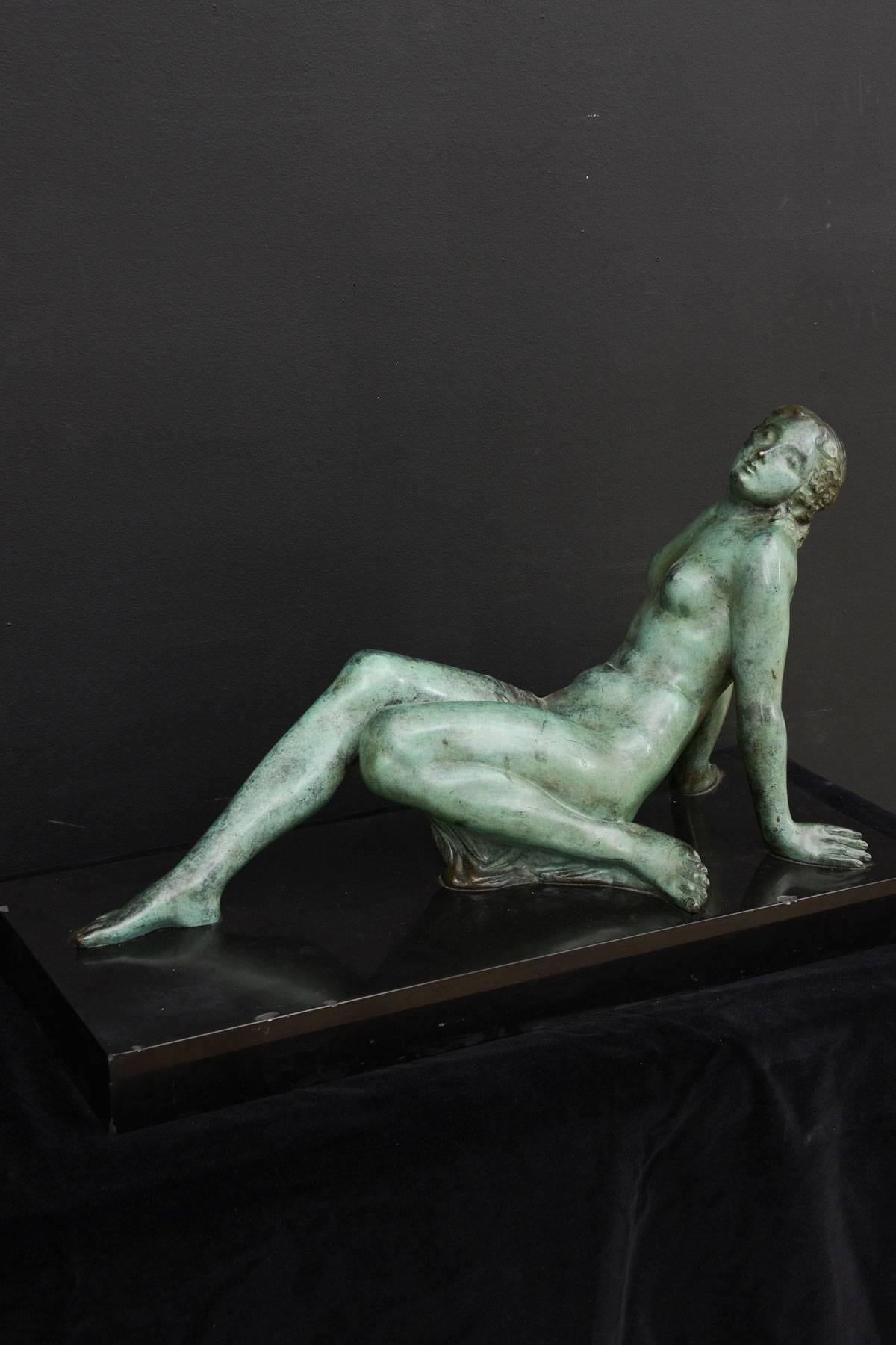 Jaume Martrus I Riera "Reclining Female Nude" bronze sculpture

(Minor chips in black marble base). Martrus trained in the School of Arts and Crafts at Manresa, Spain. Was a member of the Artistic Circle of St. Luke, a prestigious cultural