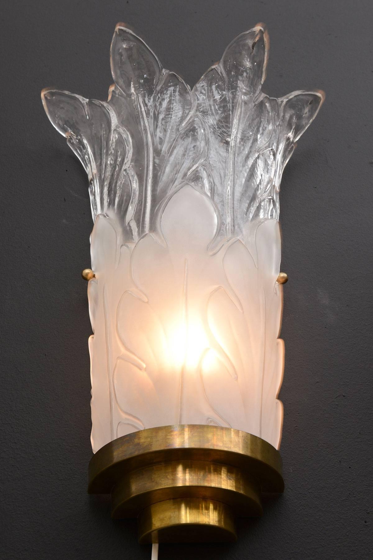 Pair of Deco-Style Frosted and Clear Glass Sconces In Good Condition In West Palm Beach, FL