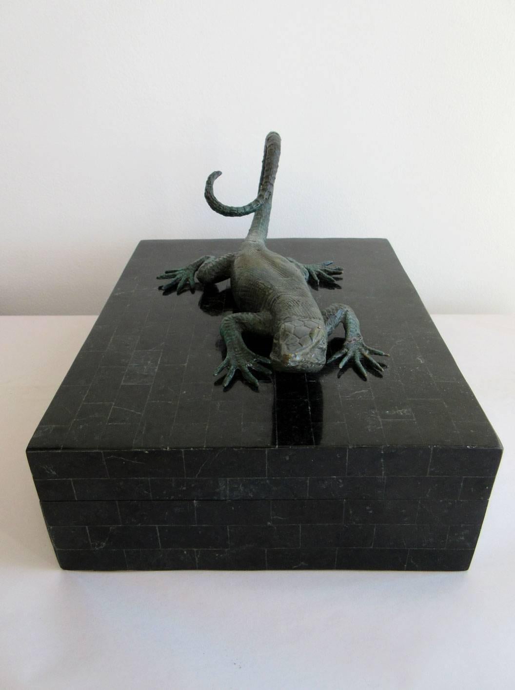 Black Tessellated Maitland Smith Box with Lizard In Good Condition For Sale In West Palm Beach, FL