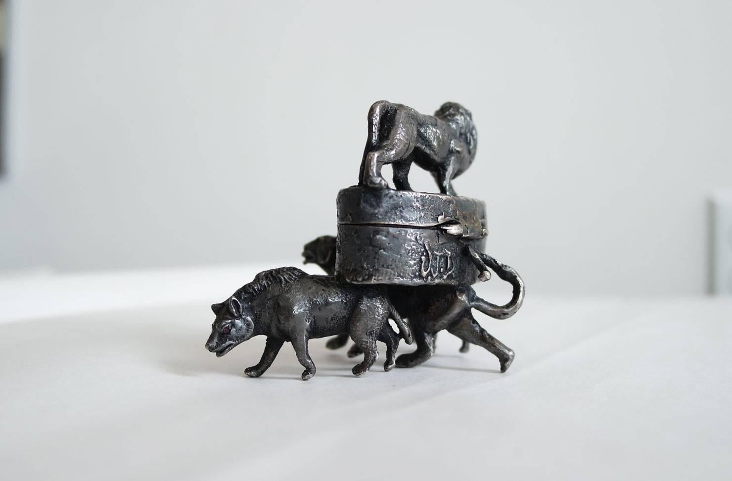 Silver Artist Made Box with Lions and Tigers In Fair Condition For Sale In West Palm Beach, FL