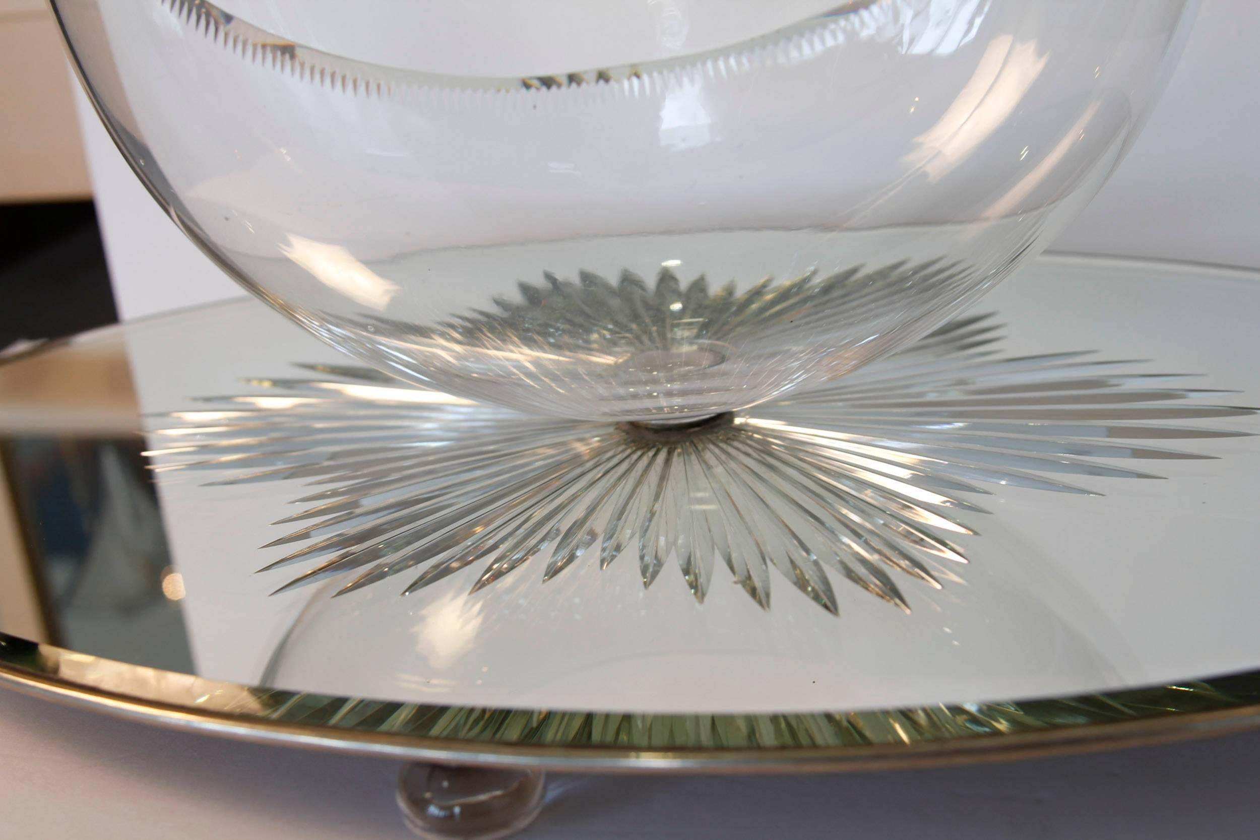 20th Century Art Deco Glass Centre Bowl on Reverse Cut Mirror Plateau For Sale