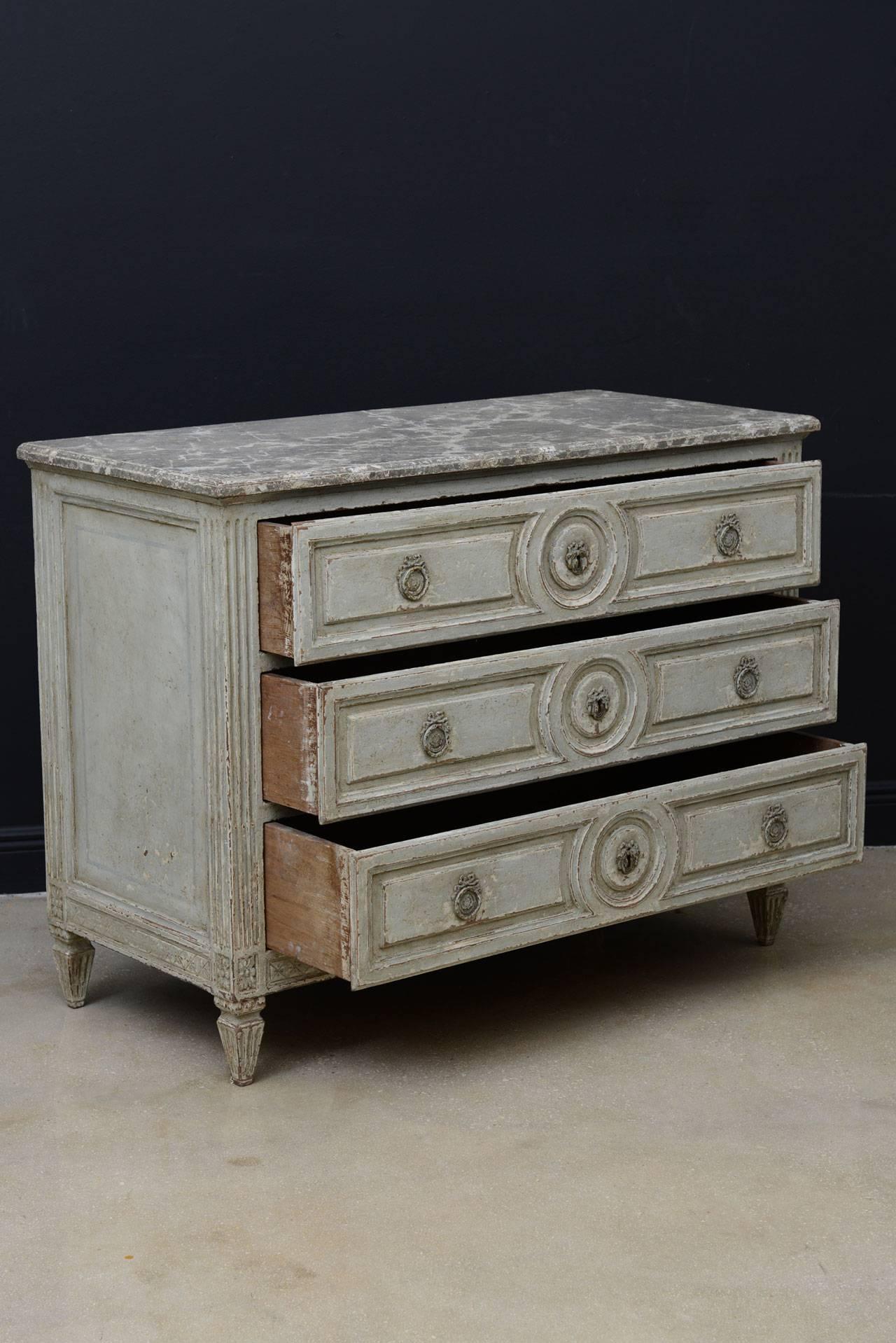 French Louis XVI Style Painted Chest of Drawers with Faux Marble Top In Good Condition For Sale In West Palm Beach, FL