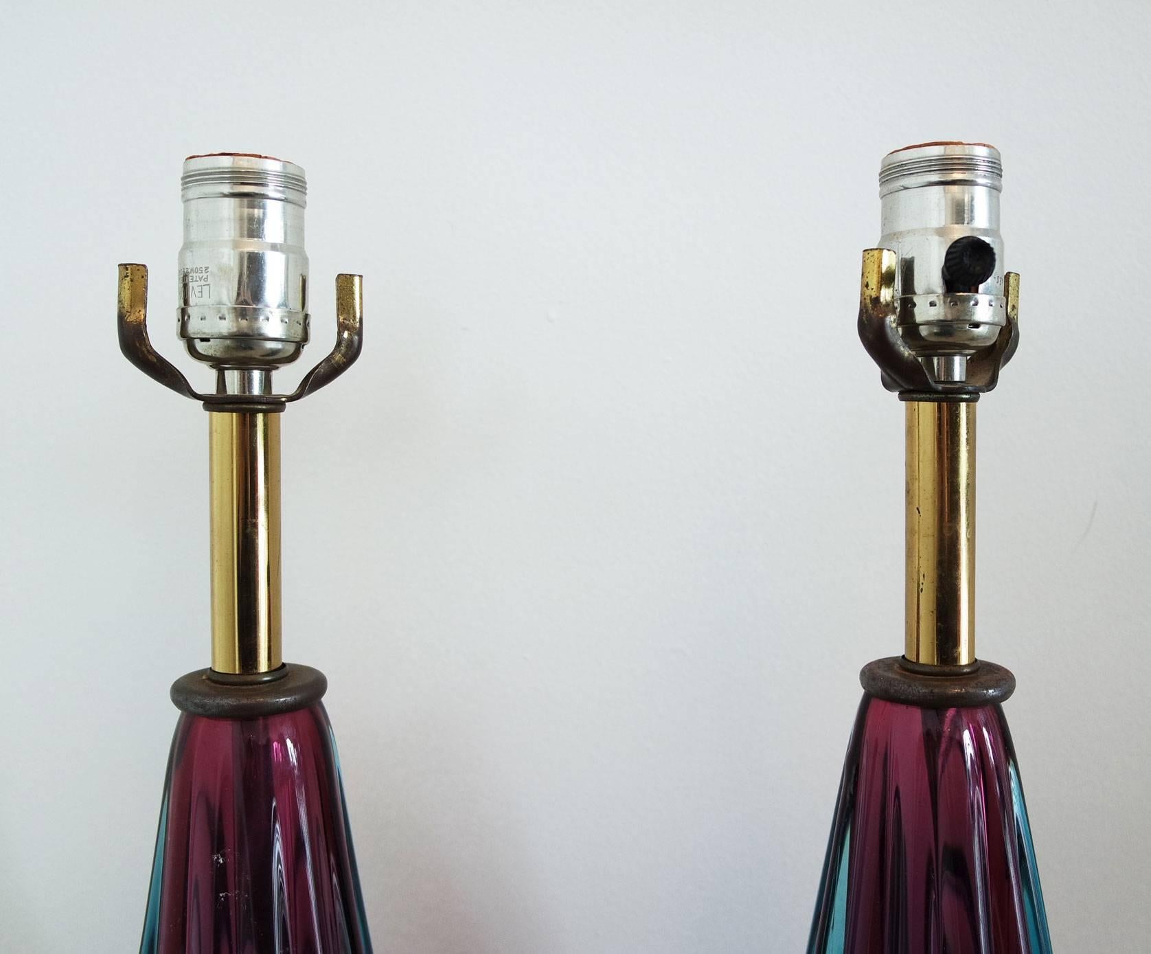 Mid-Century Modern Pair of Purple and Teal Murano Glass Lamps on White Marble Bases For Sale