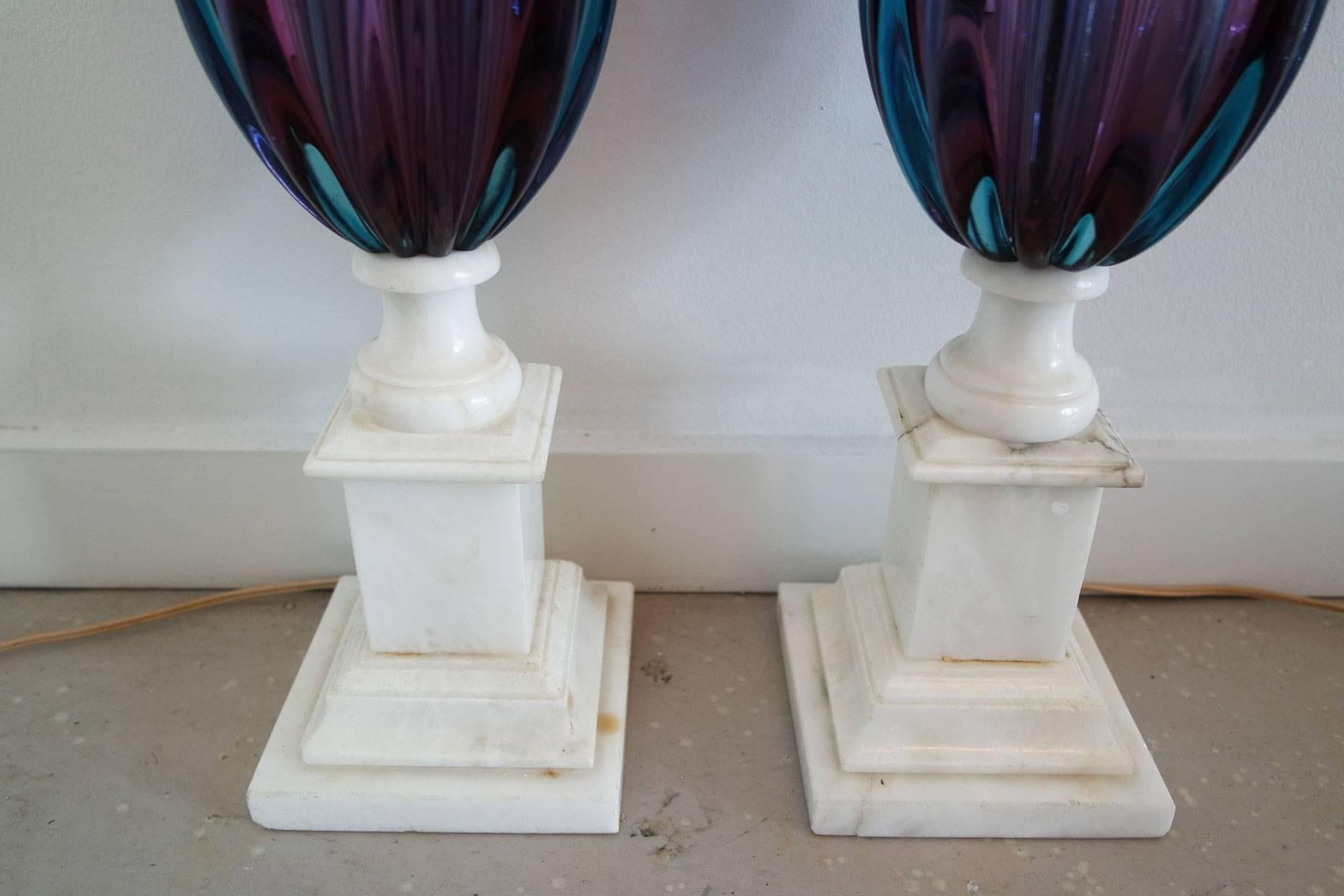 Pair of Purple and Teal Murano Glass Lamps on White Marble Bases In Good Condition For Sale In West Palm Beach, FL