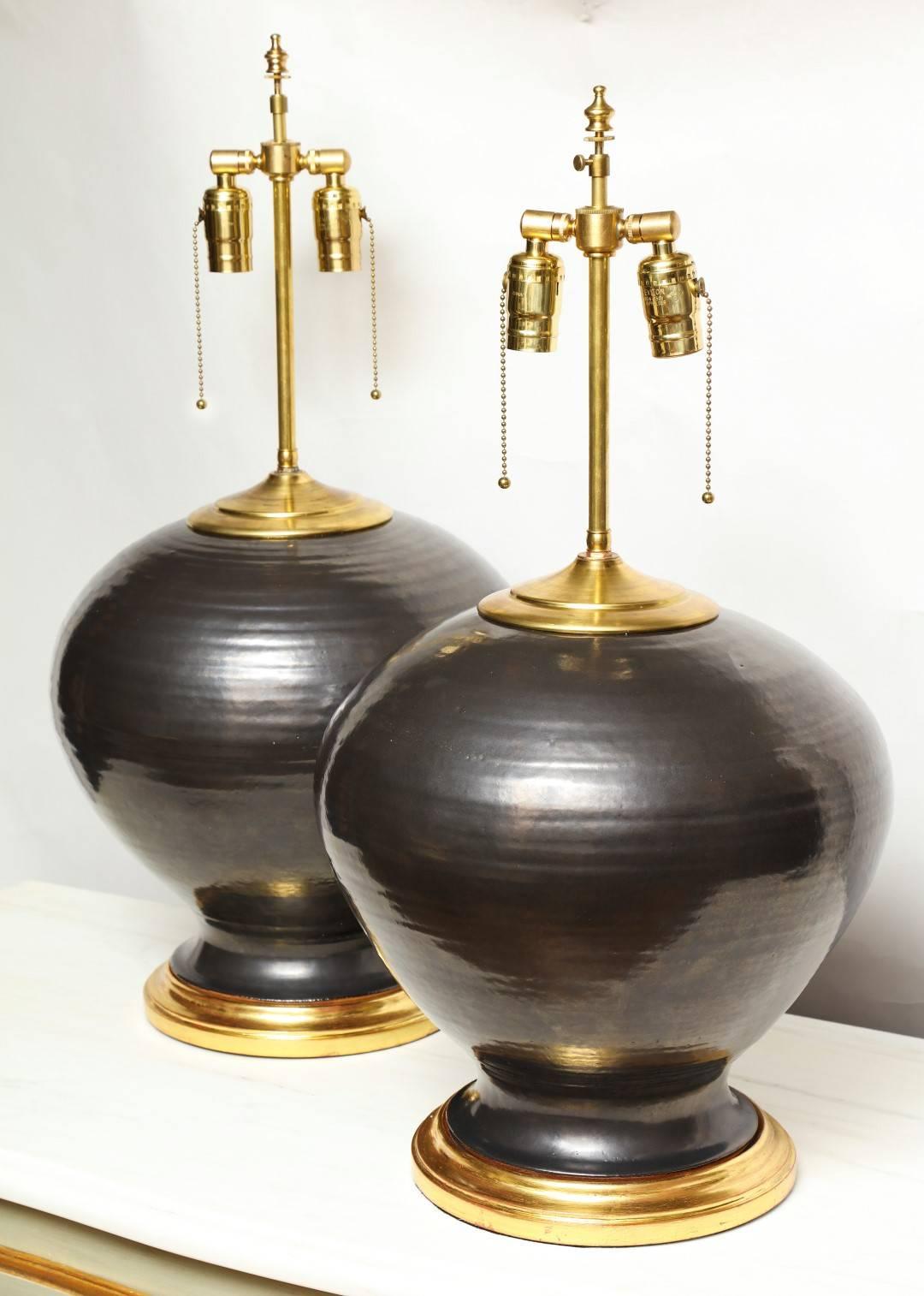 Pair of Hand-Thrown American Ceramic Studio Vases In Good Condition In New York, NY