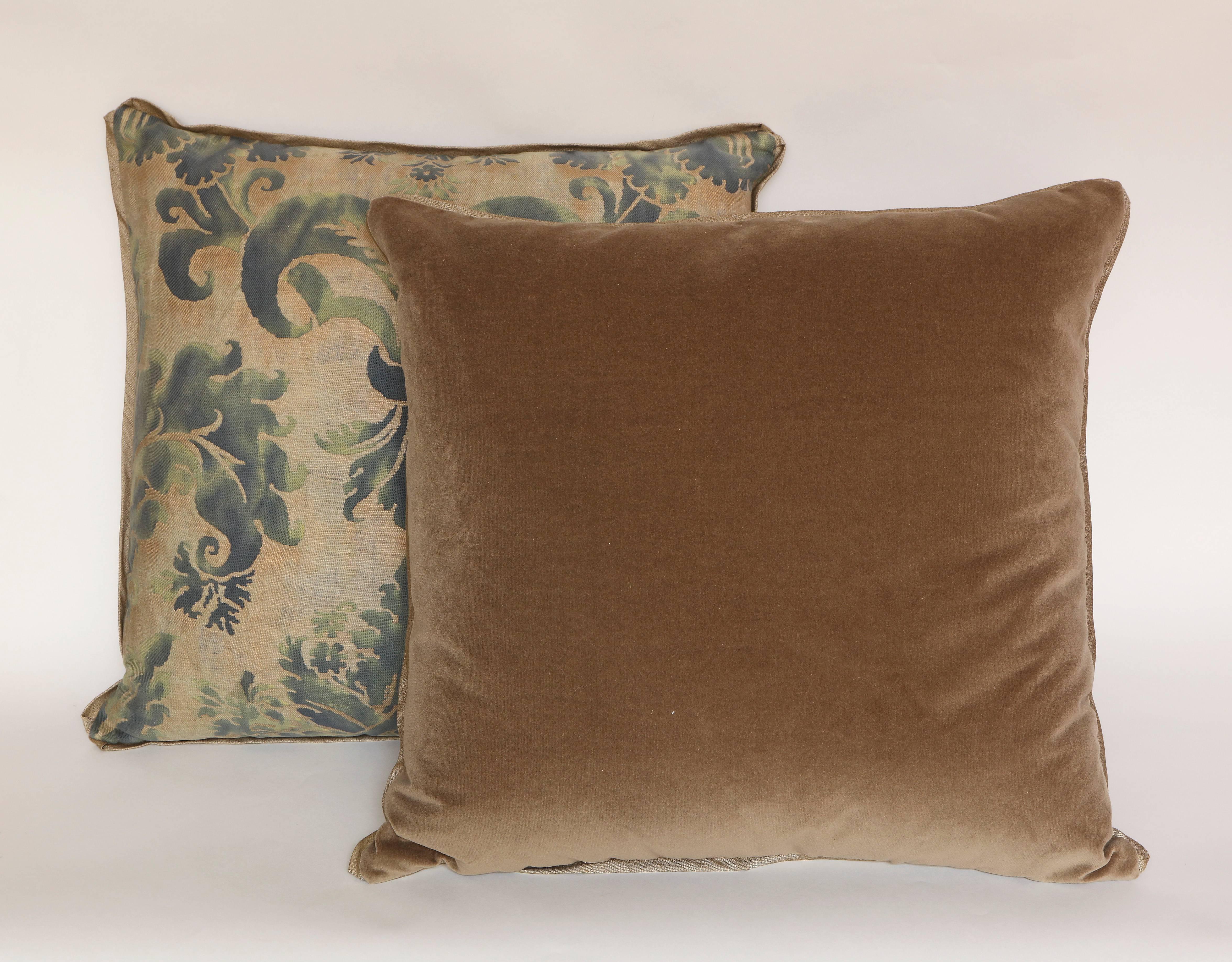 Pair of Fortuny Pillows in the Glicine Pattern In Excellent Condition In New York, NY