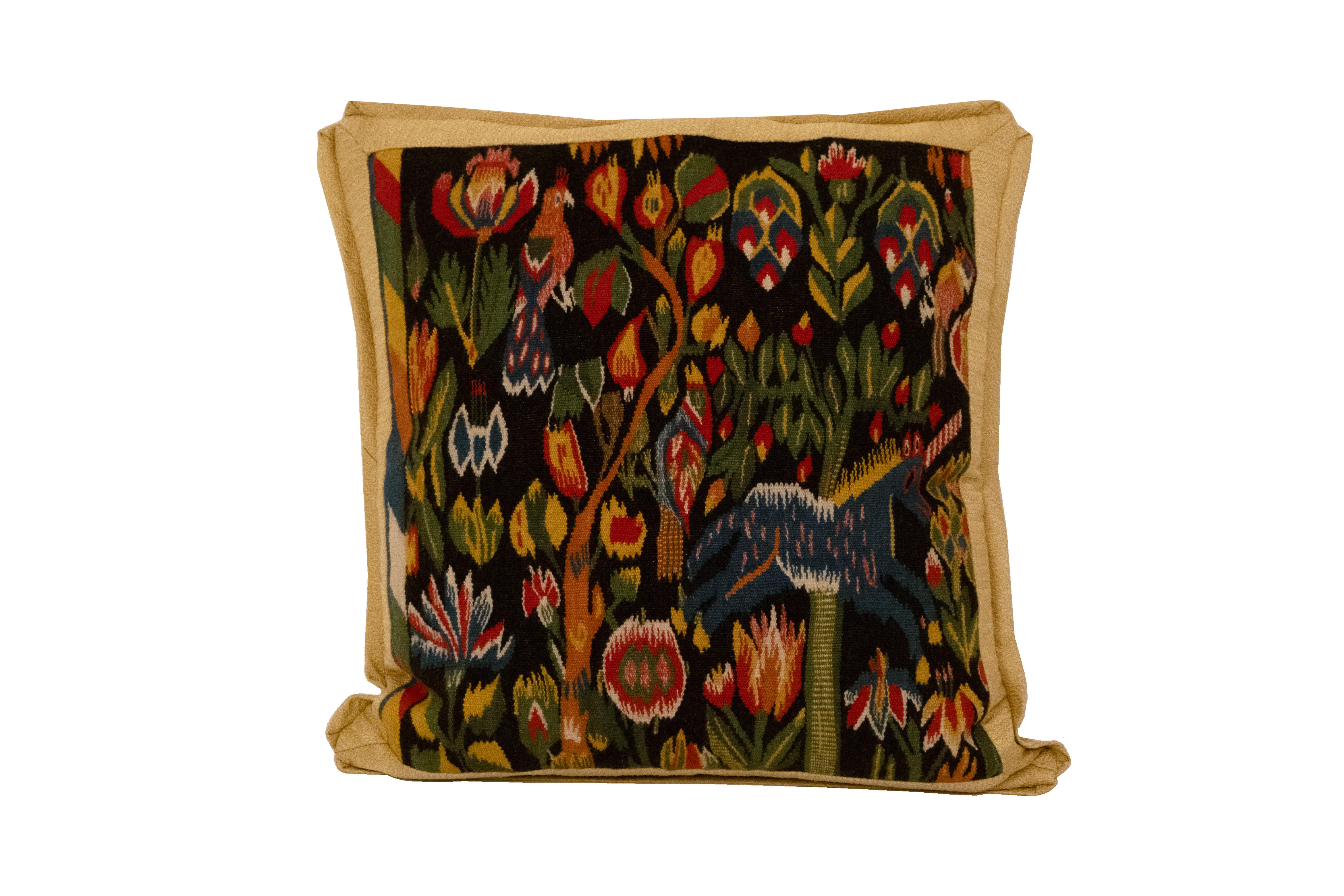 A Pair of Flemish Tapestry Cushions In New Condition For Sale In New York, NY
