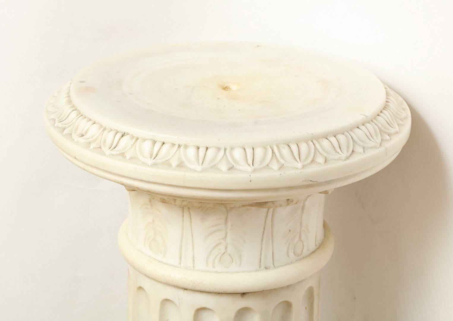 A Marble Corinthian Capital Architectural Pedestal In Good Condition In New York, NY
