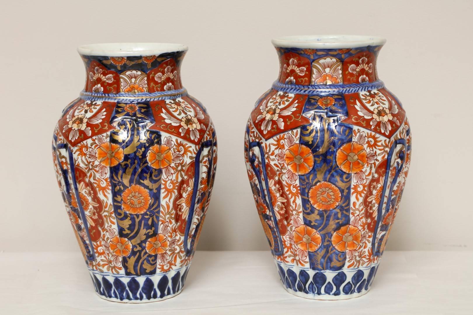 Pair of Japanese Imari Vases In Good Condition In New York, NY