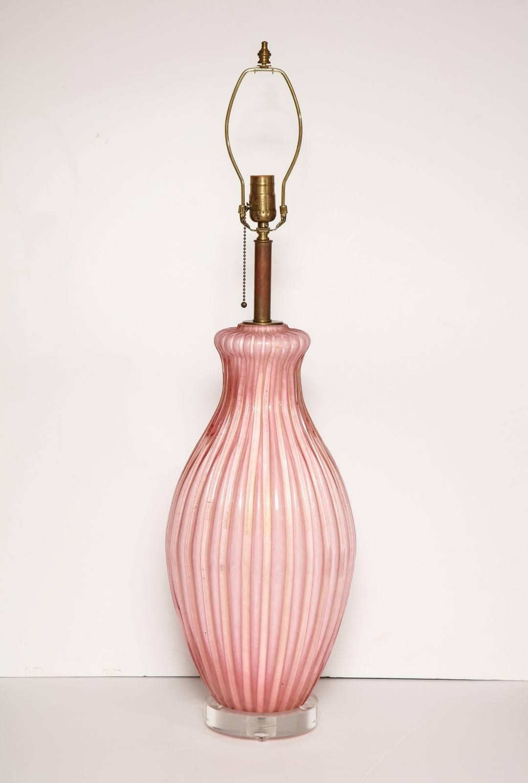 Pair of Italian Pink Murano Glass Table Lamps In Excellent Condition In New York, NY