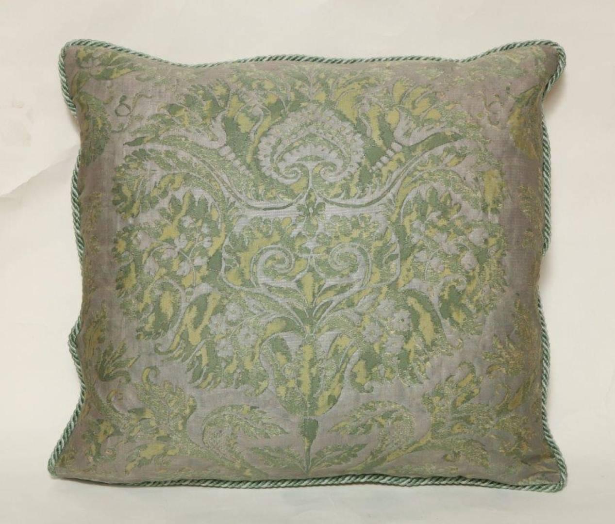 Pair of Fortuny Fabric Cushions in the Demedici Pattern In Good Condition In New York, NY