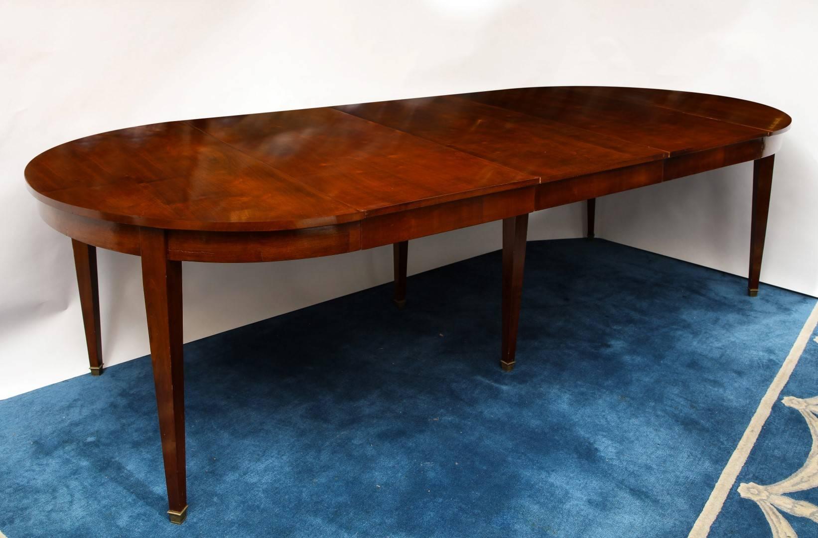 19th Century A Mahogany Extendable Dining Table 