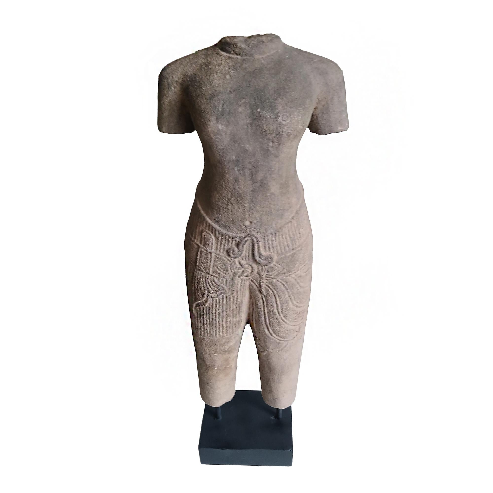 Autre Sculpture de plateau de table sculptée à la main en pierre de Thaïlande en vente