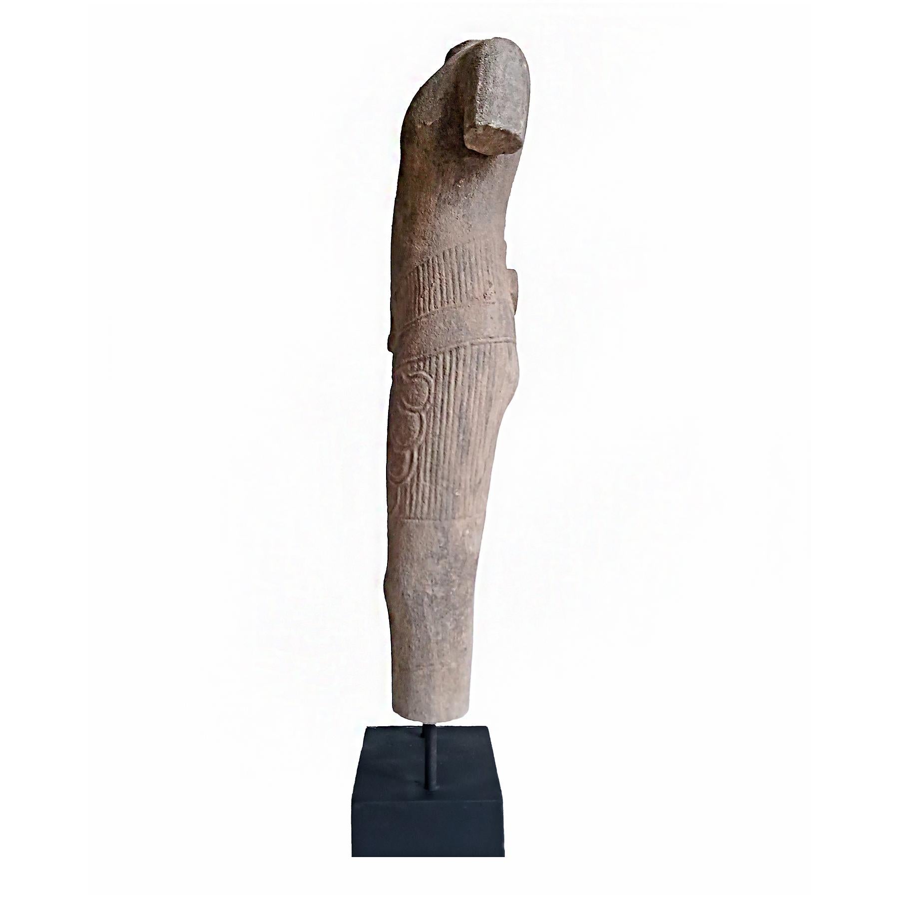 Sculpture de plateau de table sculptée à la main en pierre de Thaïlande en vente 1