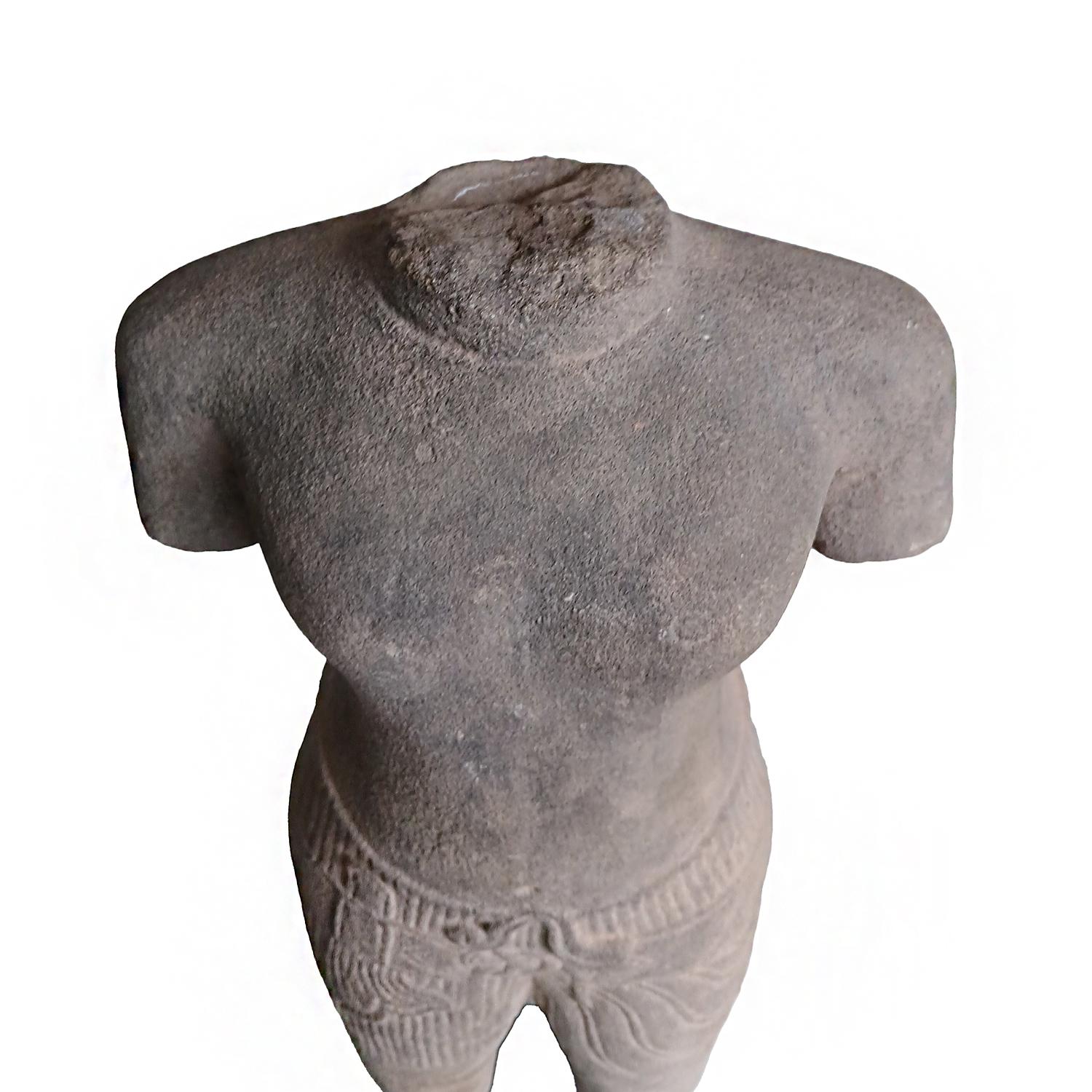 Sculpture de plateau de table sculptée à la main en pierre de Thaïlande en vente 3
