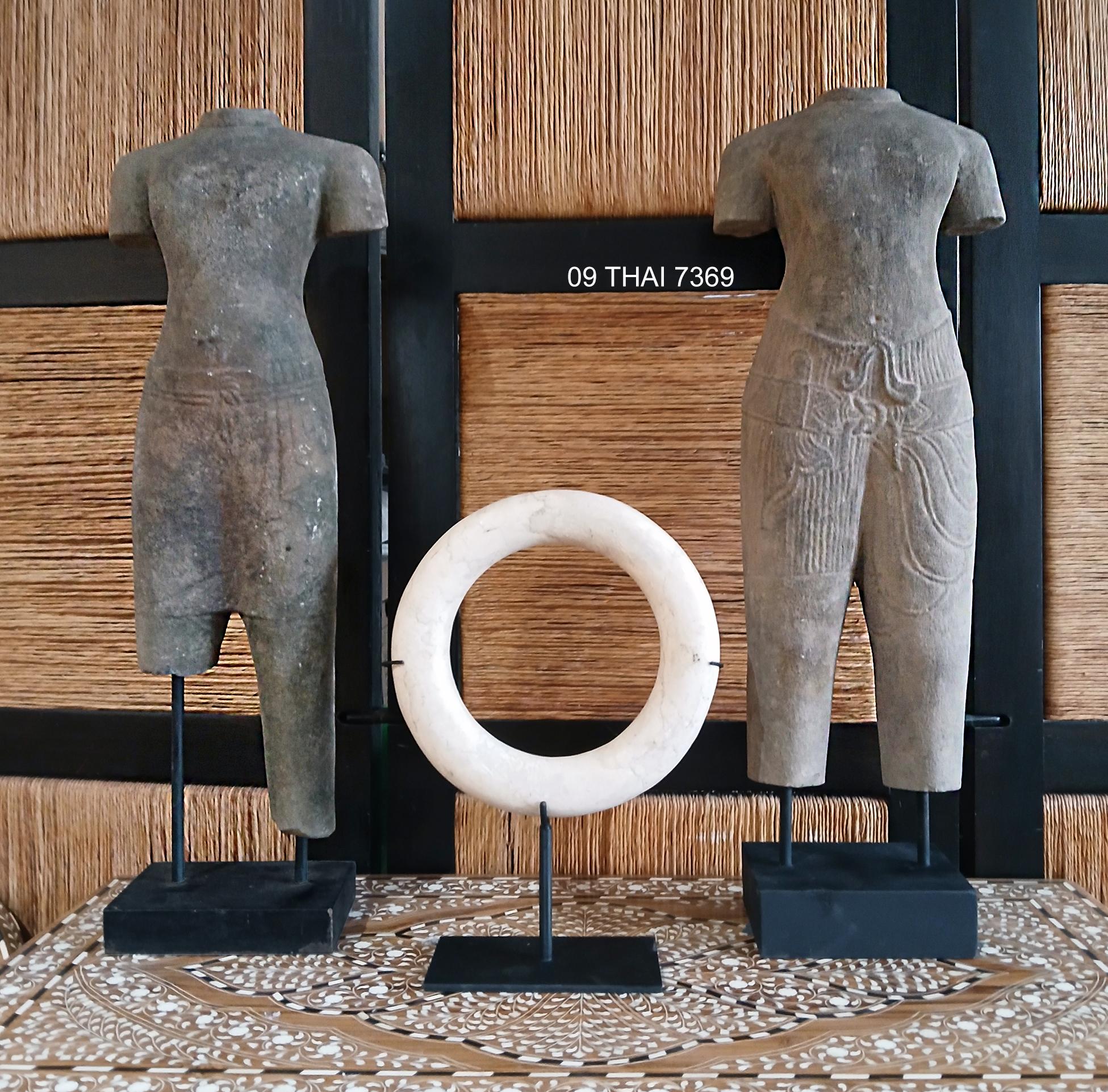 Sculpture de plateau de table sculptée à la main en pierre de Thaïlande en vente 10
