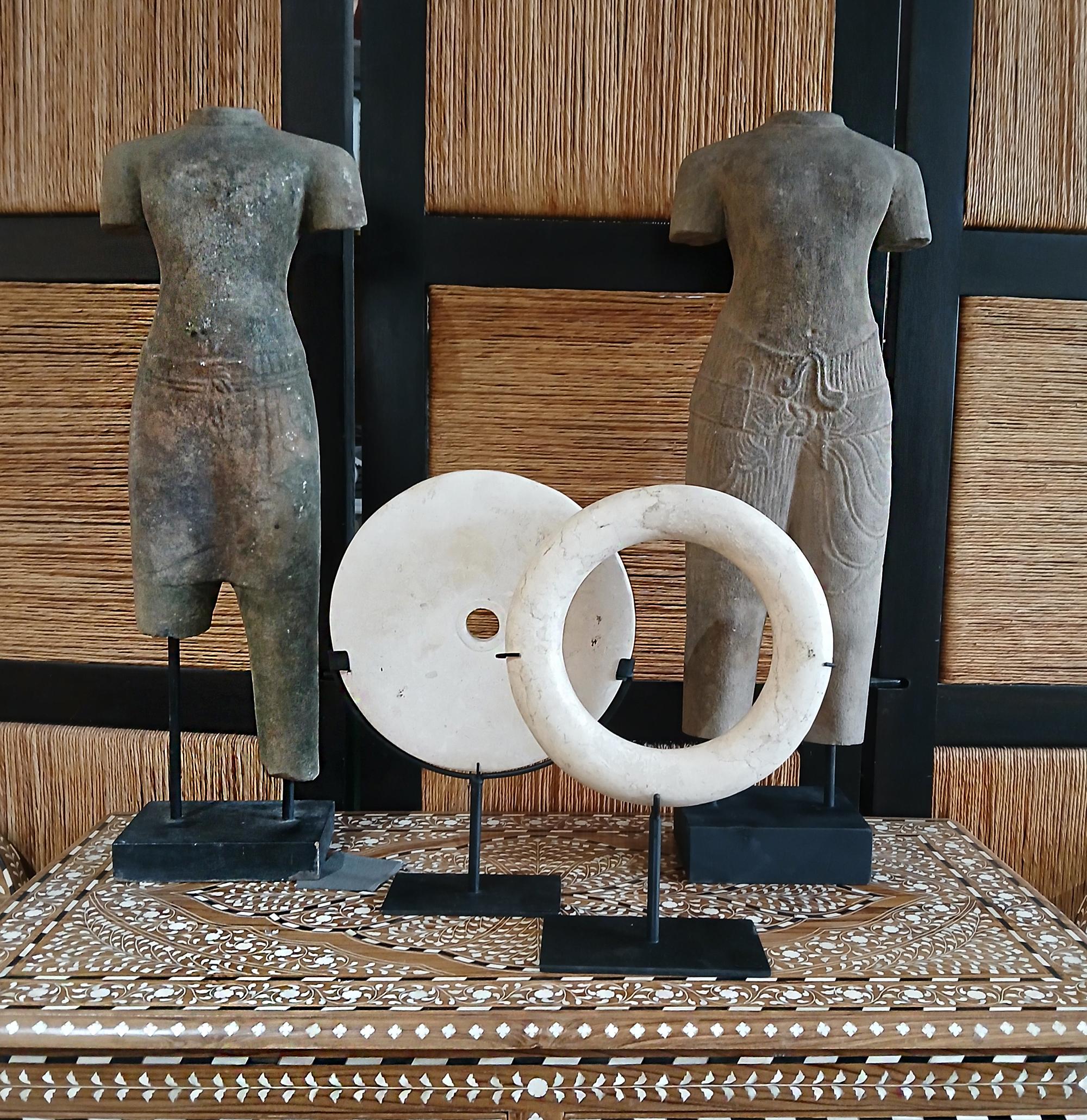 Sculpture de plateau de table sculptée à la main en pierre de Thaïlande en vente 9