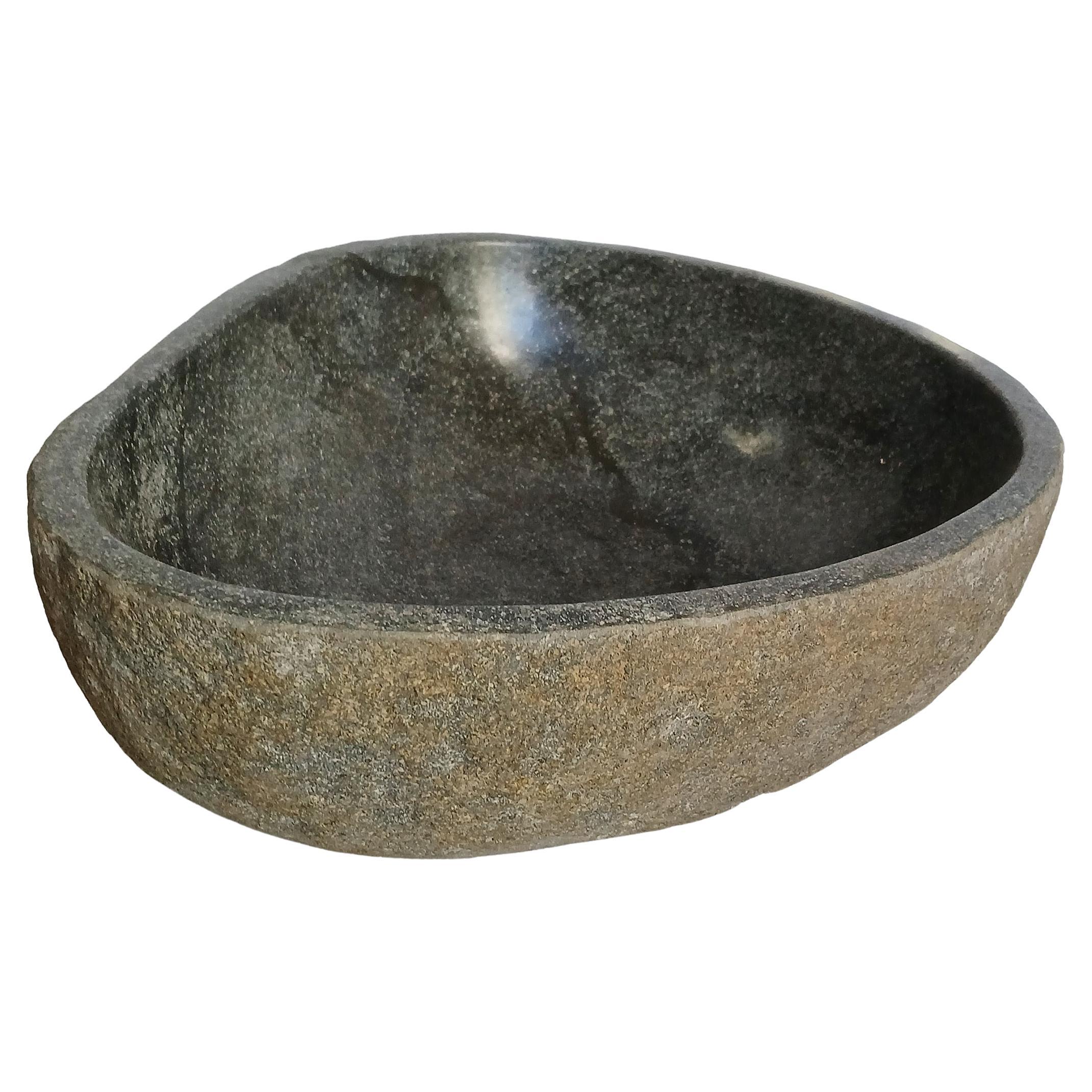 Bol / bassin en pierre de rivière indonésienne