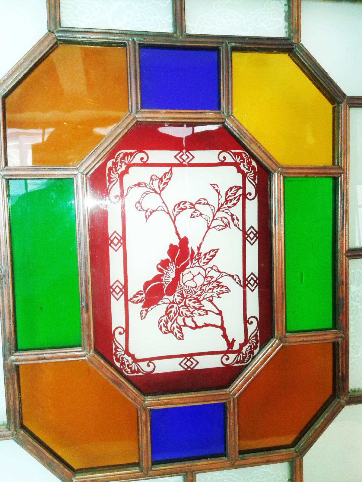 Manchurianische Glasmalerei des späten 19. Jahrhunderts, Suzchou, China (Geschnitzt) im Angebot