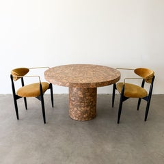 Mesa de comedor redonda escultural de corcho de los años 70, estilo «Mid-Century Modern»