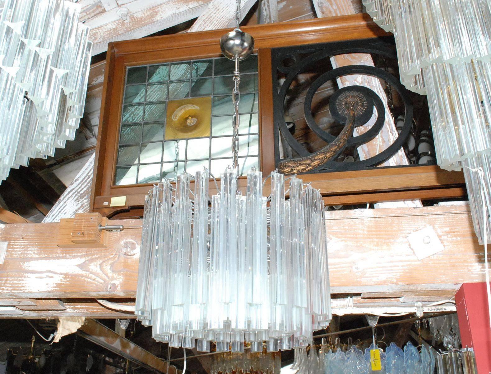 1960s a Venini clear stripe two-level drum chandelier. Has chrome hardware.
Please note measurement is for fixture only (excludes chain and canopy).