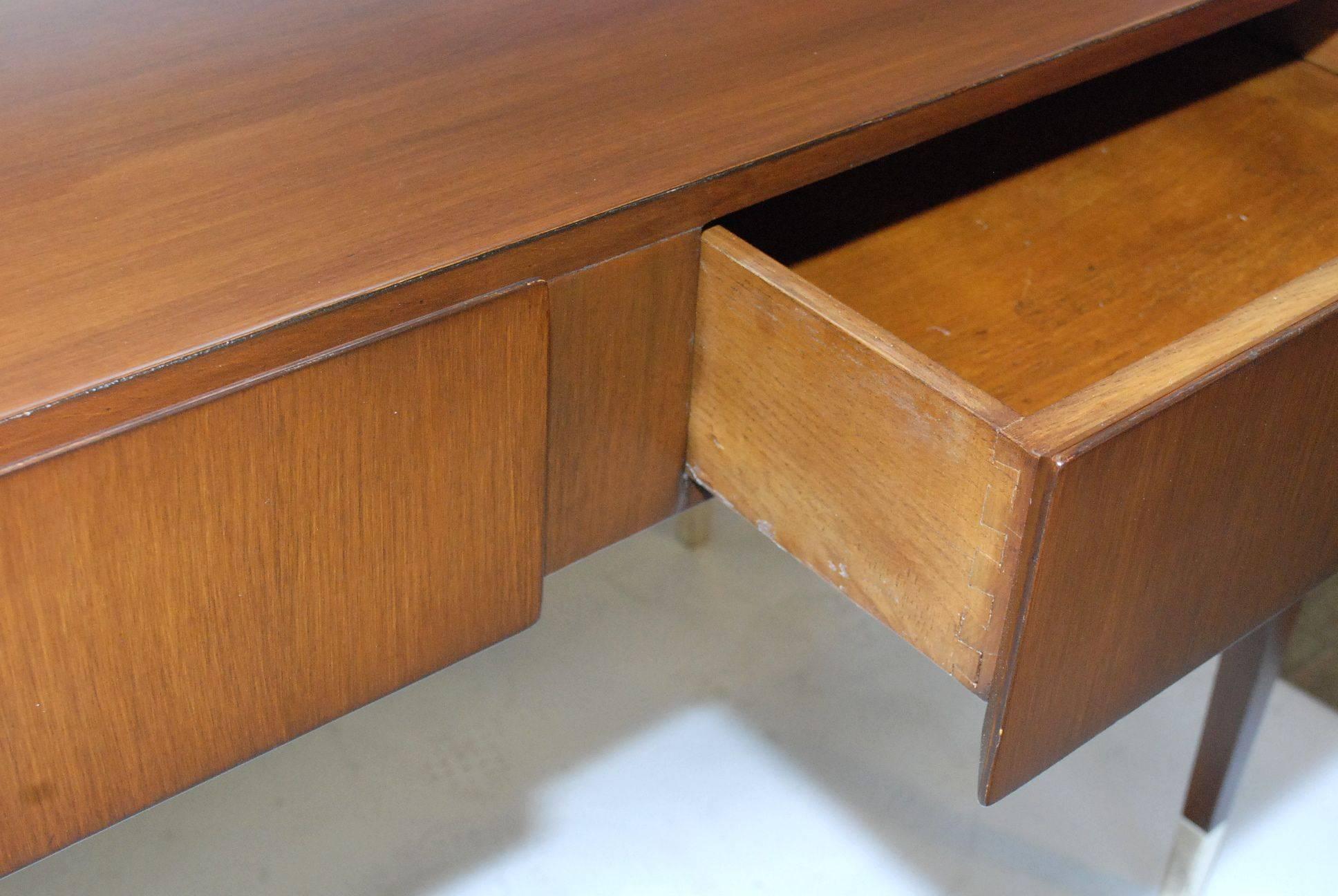 Rare Gio Ponti Desk In Good Condition In Cathedral City, CA