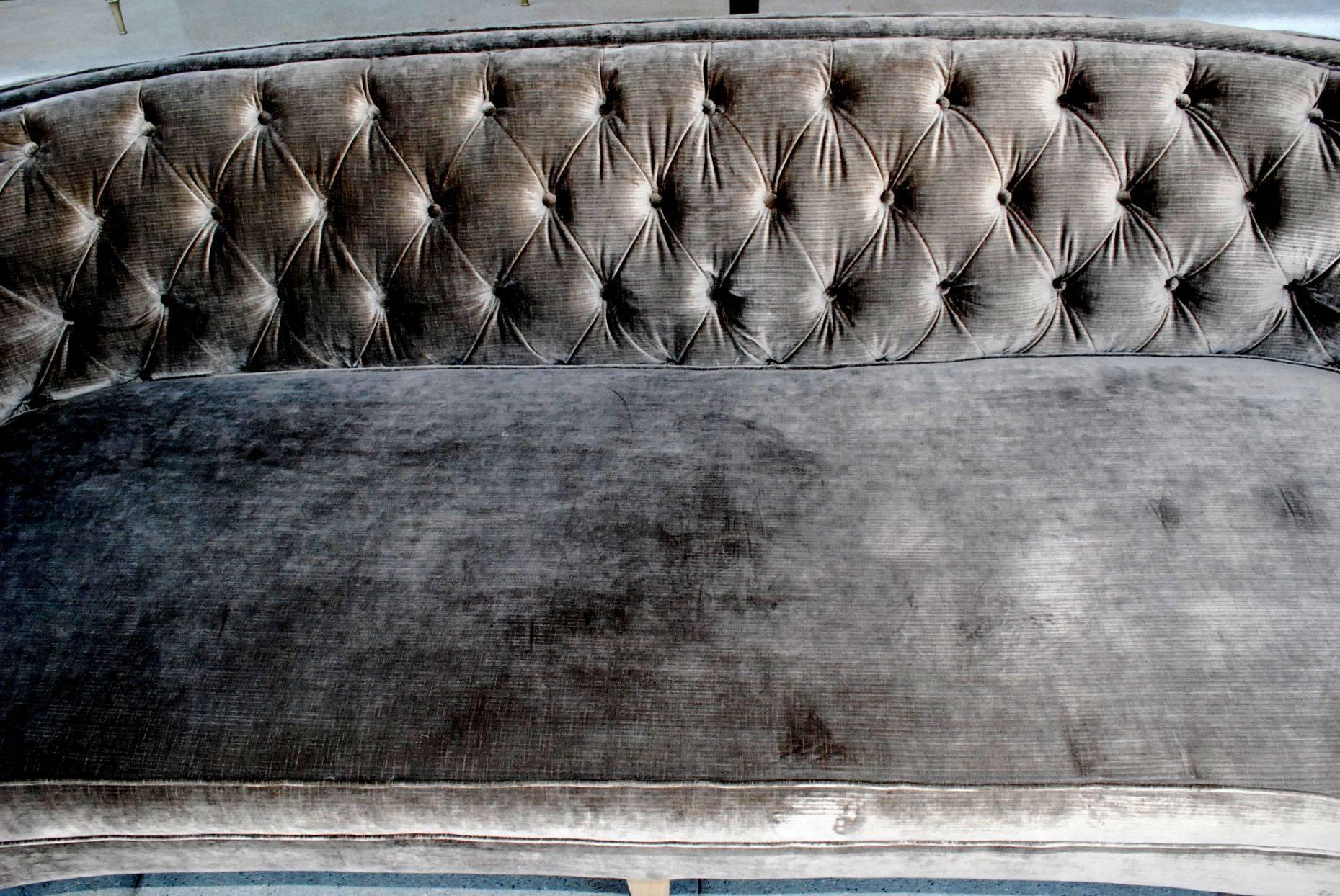 Large Hollywood Tufted Sofa In Good Condition In Cathedral City, CA