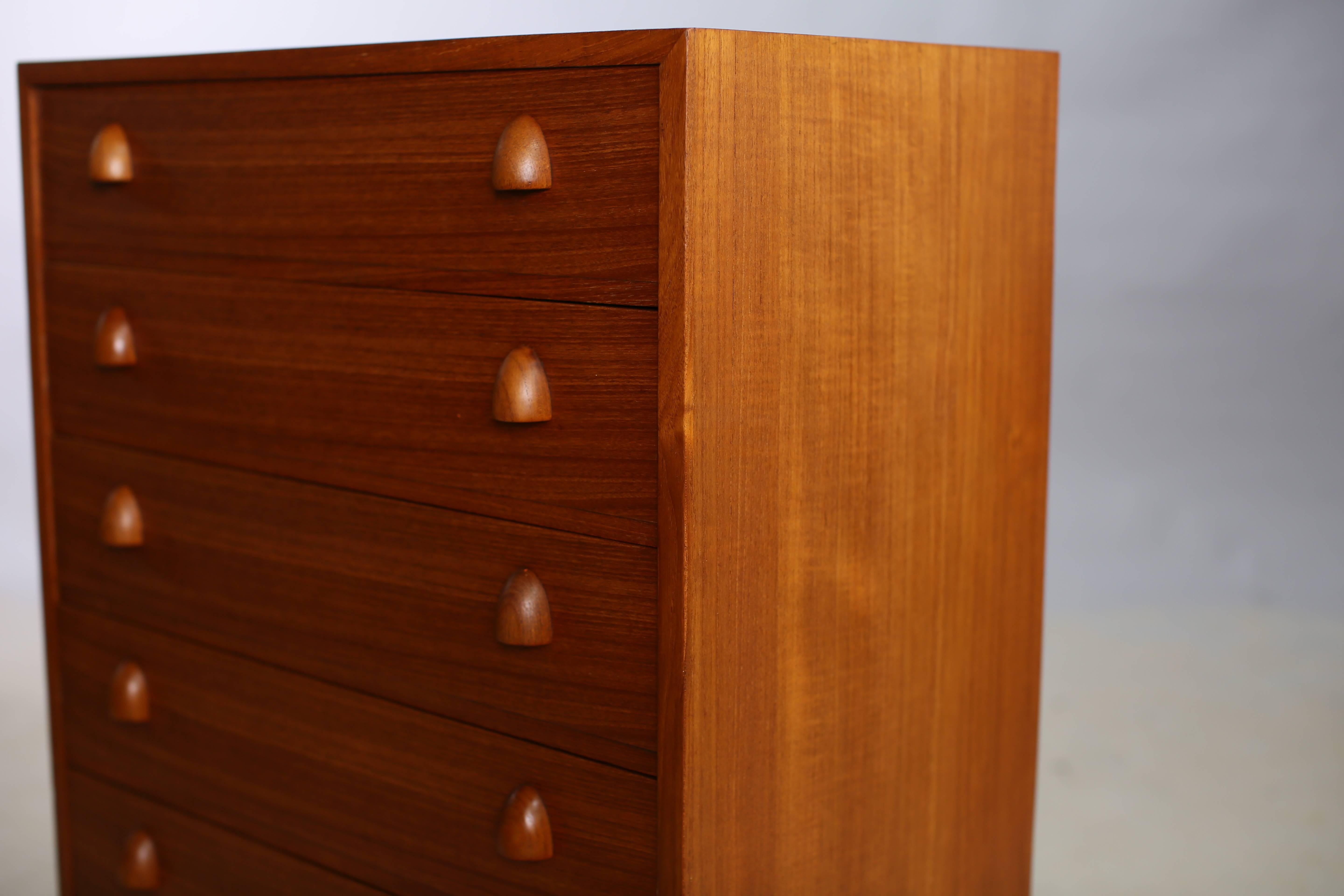 Vintage, 1960s, Mid-Century dresser.

This teak chest of drawers is in like new condition, and is exceptional quality in it's structure. Beautiful inside and out. Ready for delivery, pick up, or shipping anywhere in the world.