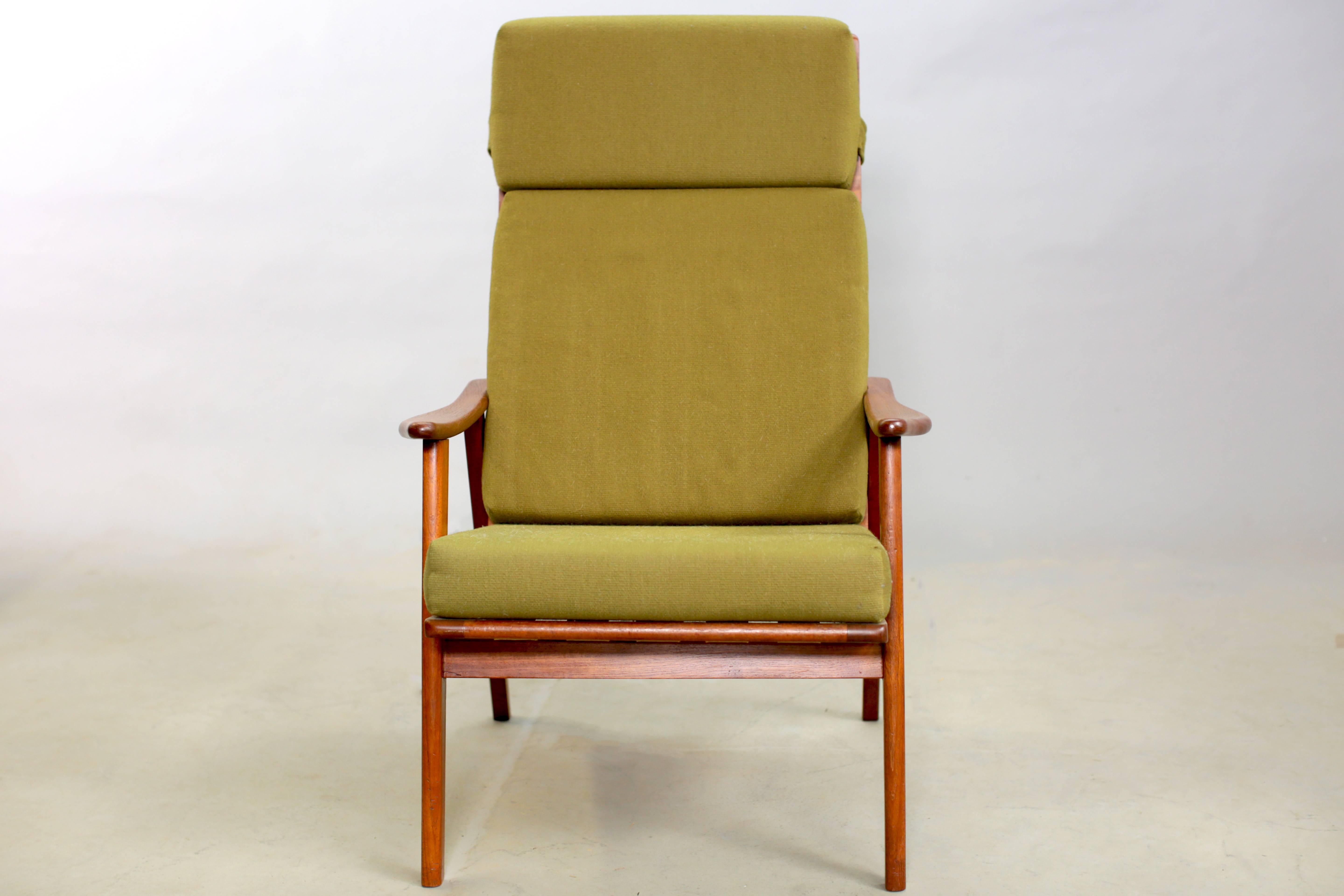 Vintage 1950s Mid Century Arm Chair

This wood framed chair is in excellent condition but the fabric needs to be changed. Luckily we offer upholstery services so choose your fabric, any fabric and we'll get it set up for you. Ready for pick up