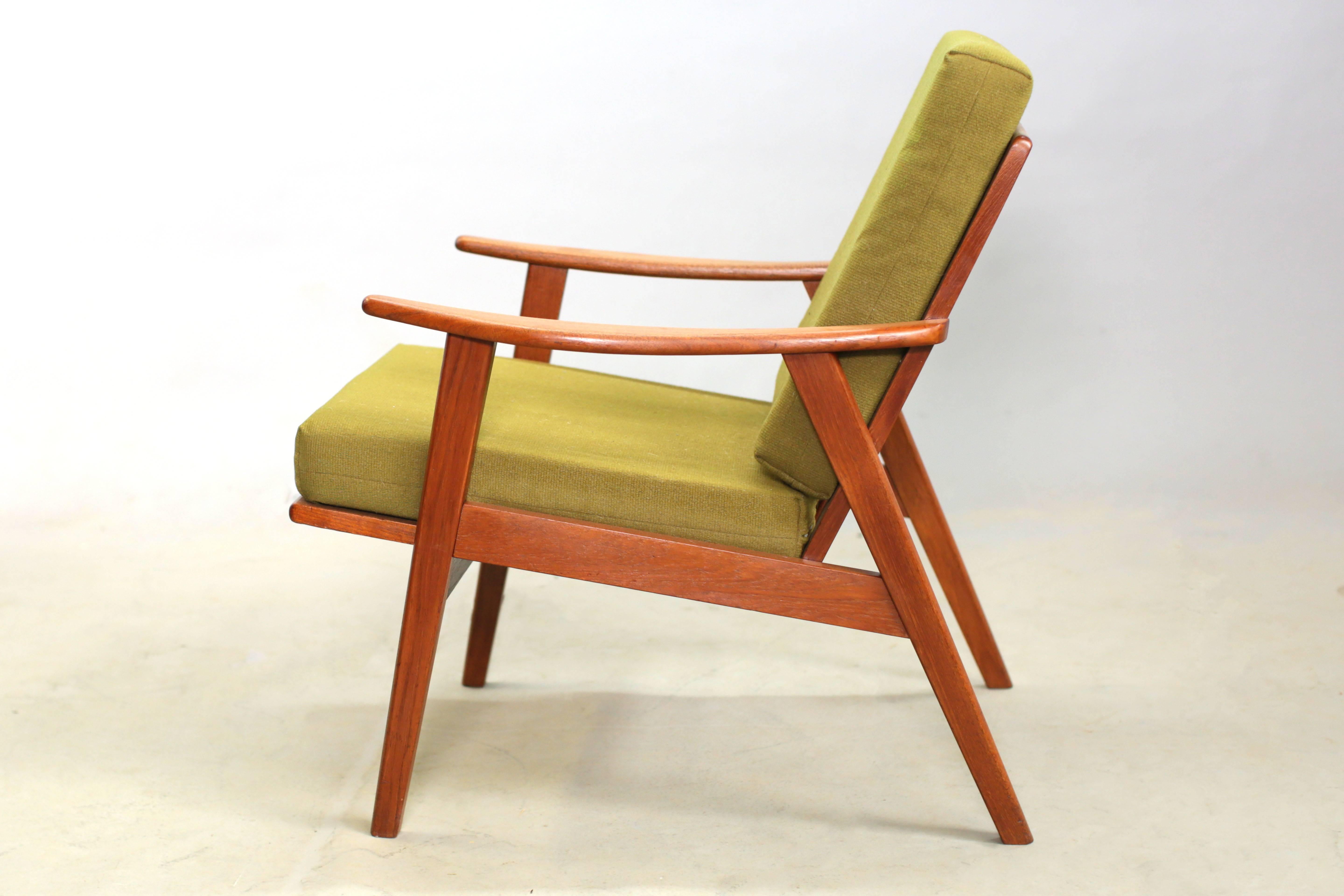 Vintage, 1950s Danish Modern Arm Chair

This wood framed chair is in excellent condition but the fabric needs to be changed. Luckily we offer upholstery services so choose your fabric, any fabric and we'll get it set up for you. Ready for pick up