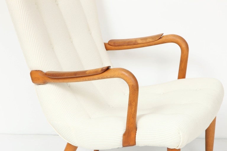 Danish Wingback Chair in Beech Wood In Excellent Condition In New York, NY